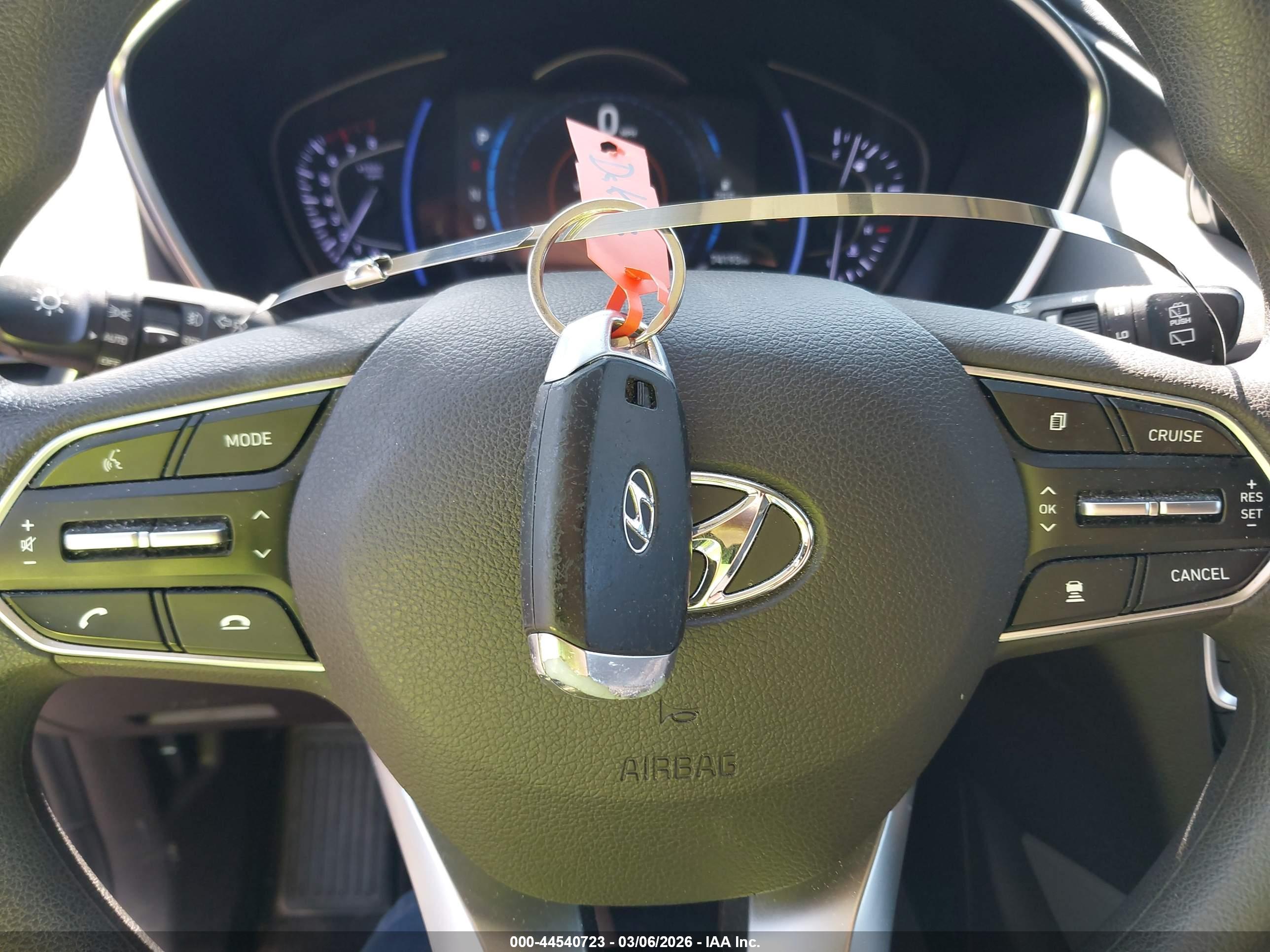 HYUNDAI SANTA image 11