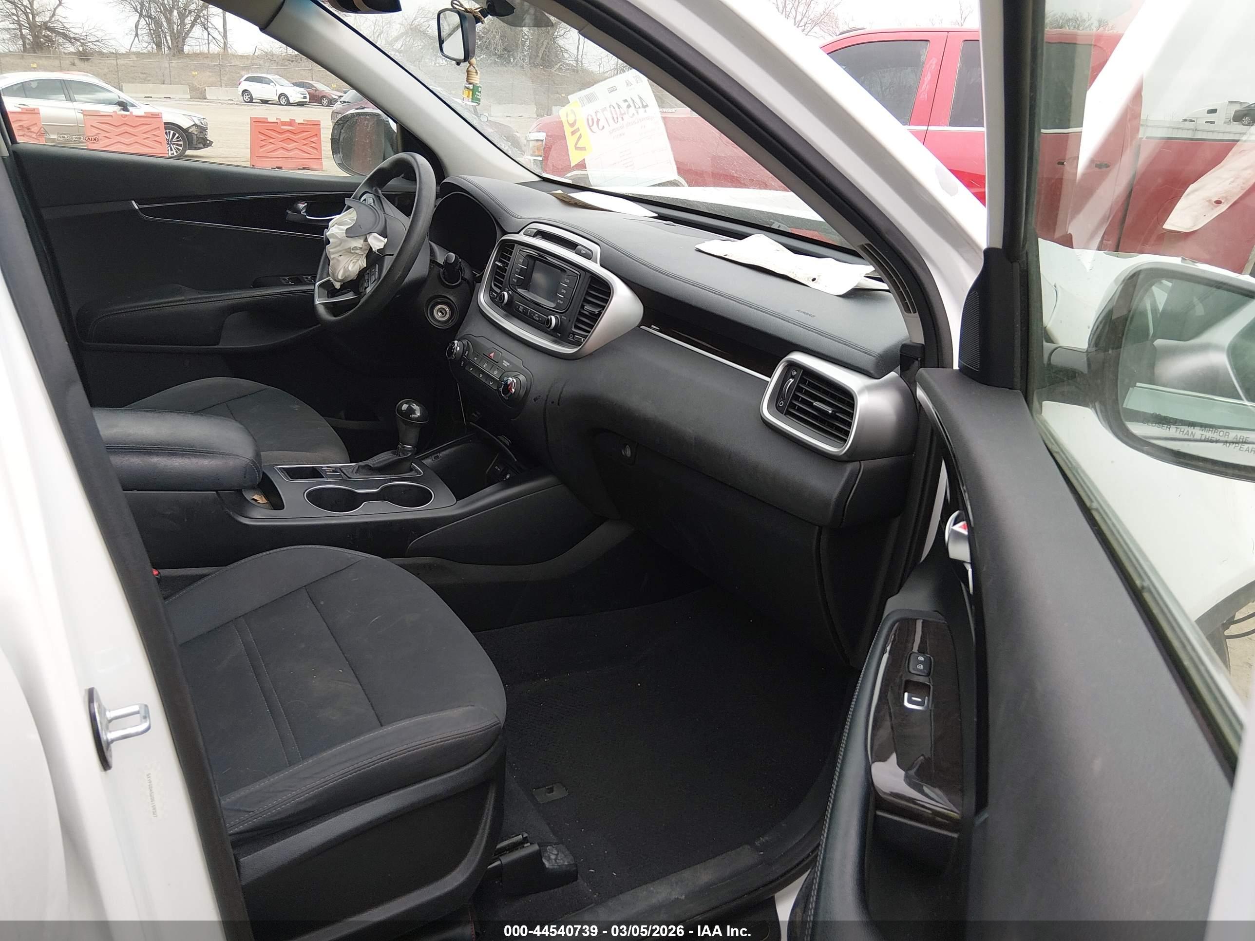 KIA SORENTO image 5