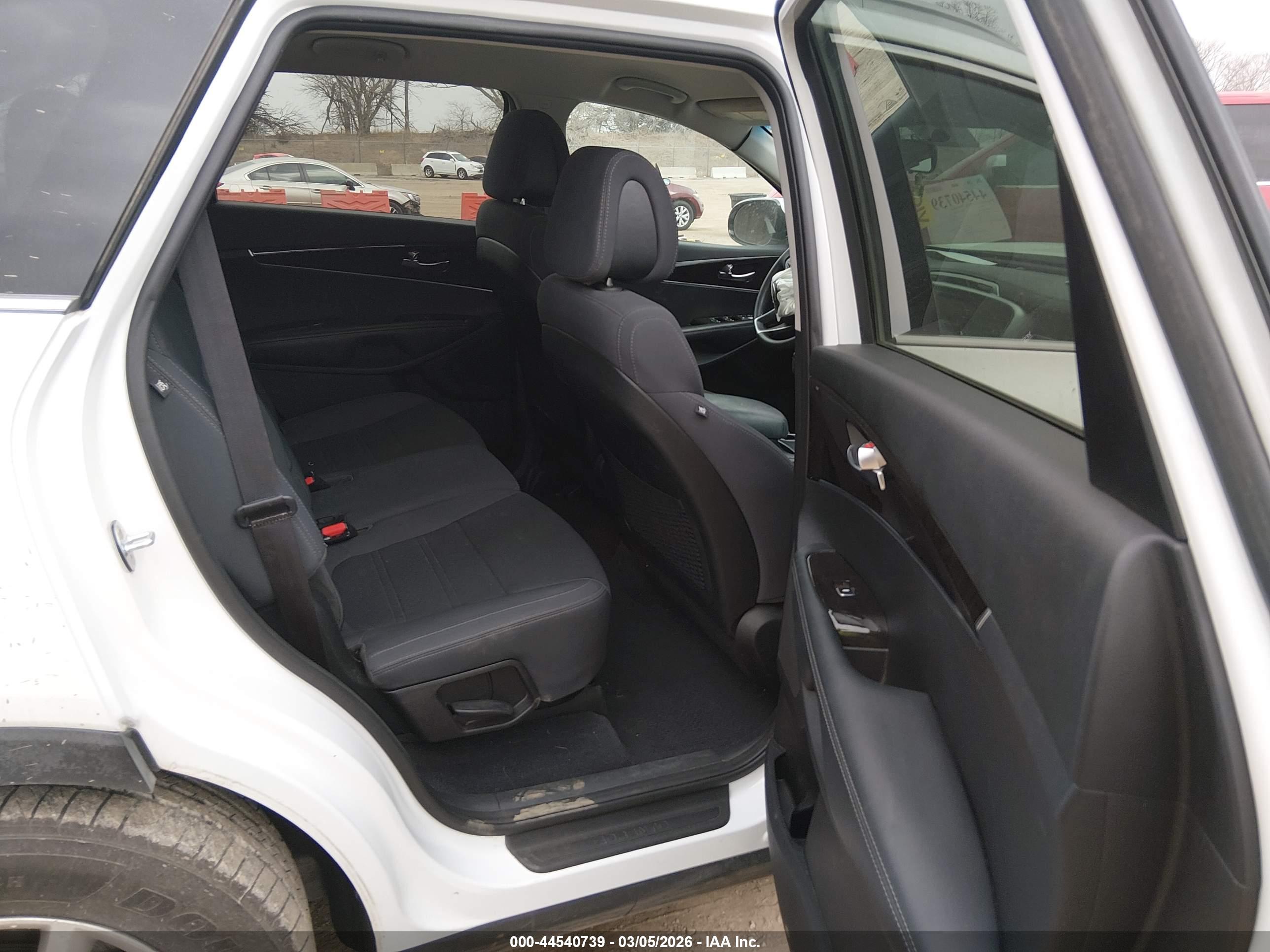 KIA SORENTO image 8