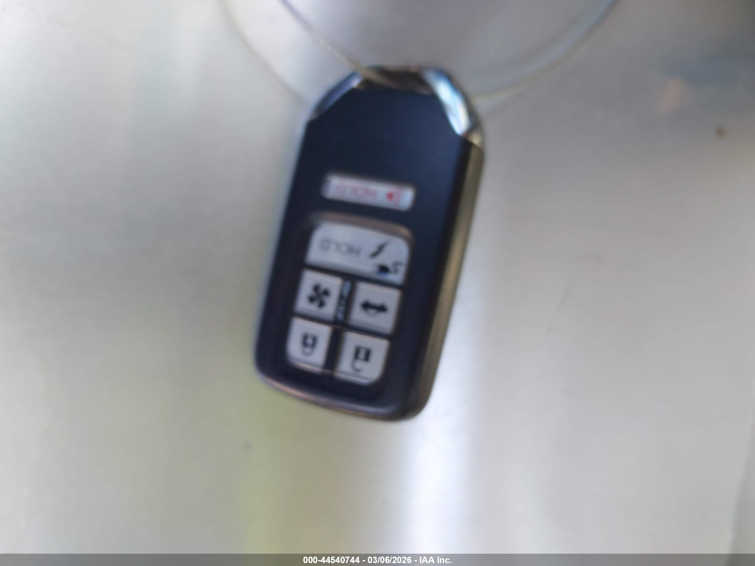 HONDA CLARITY image 11