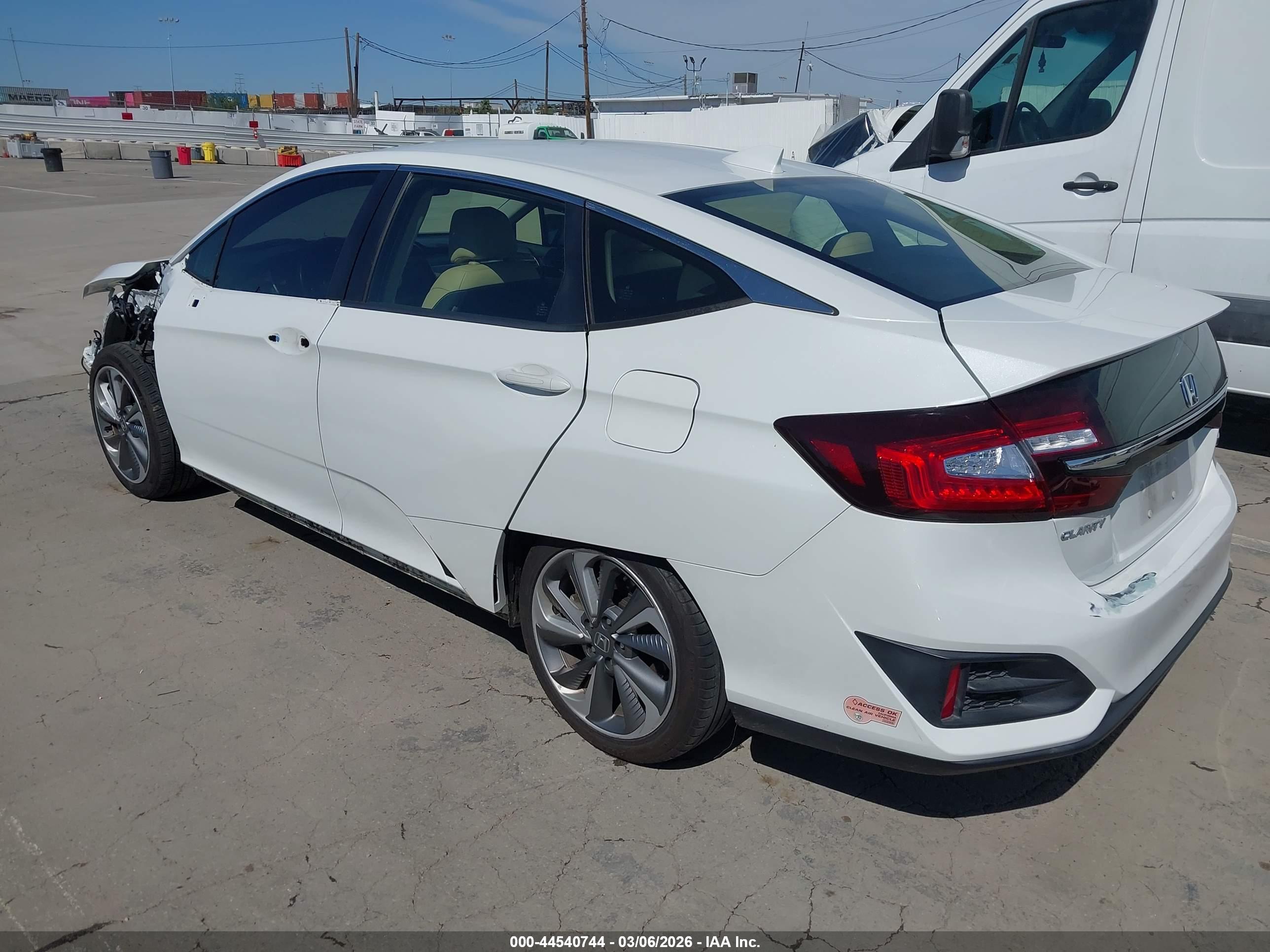 HONDA CLARITY image 3