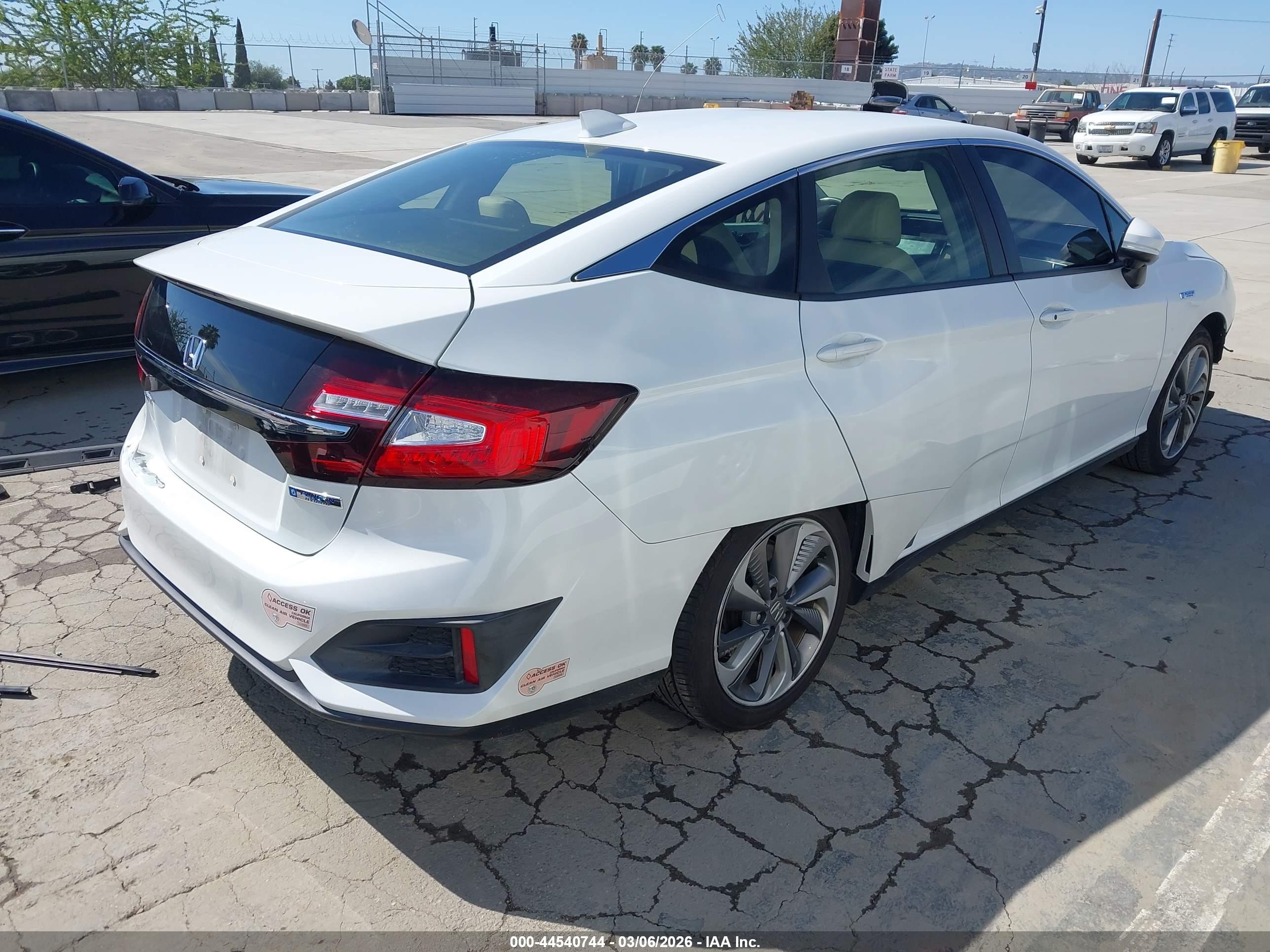 HONDA CLARITY image 4