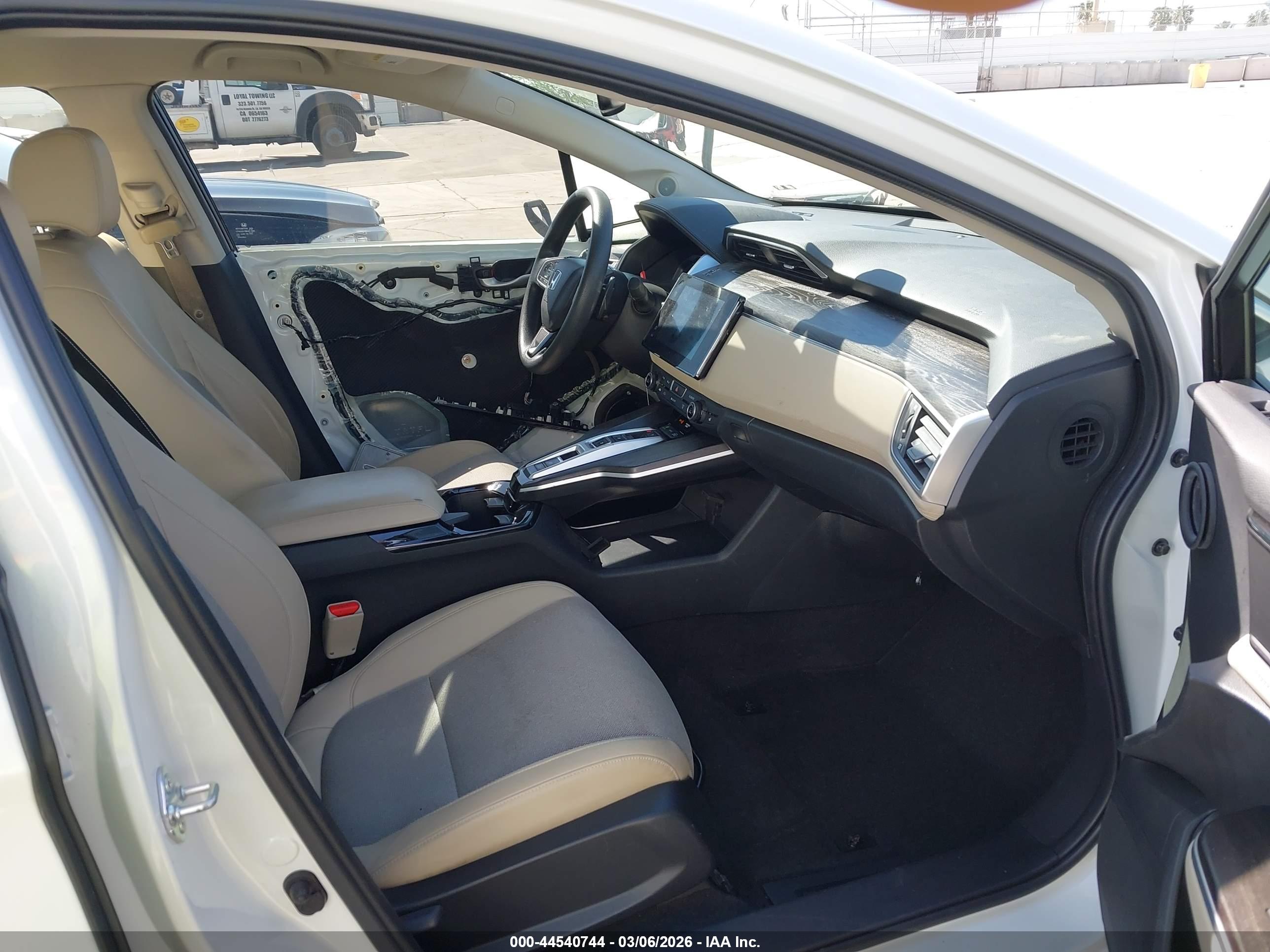 HONDA CLARITY image 5
