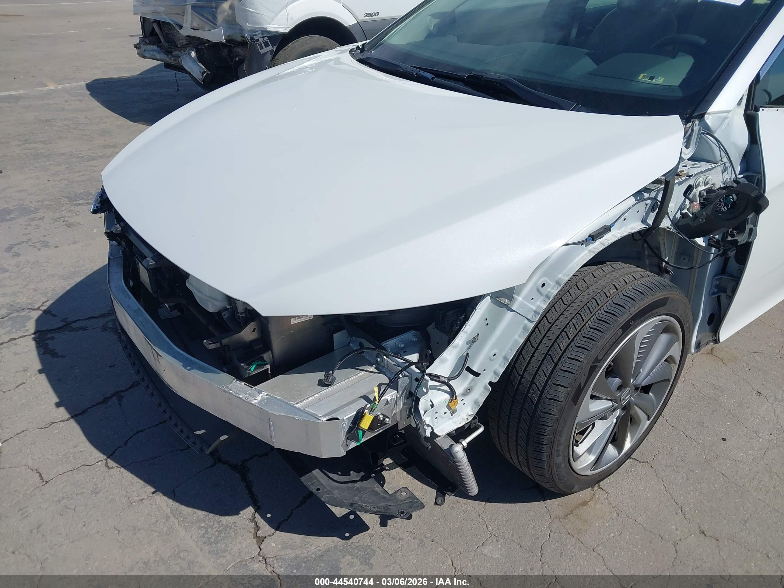 HONDA CLARITY image 6