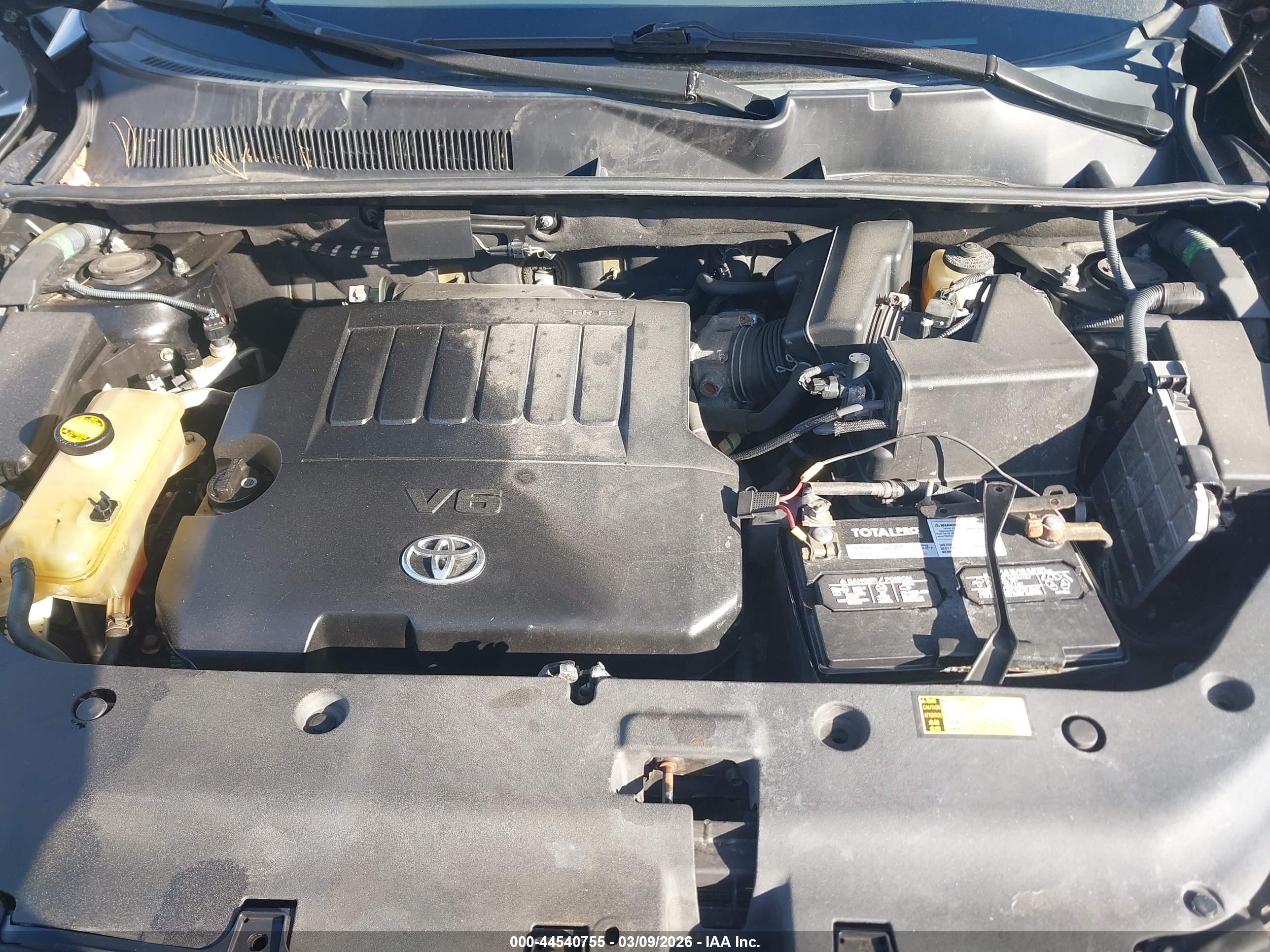 TOYOTA RAV4 image 10