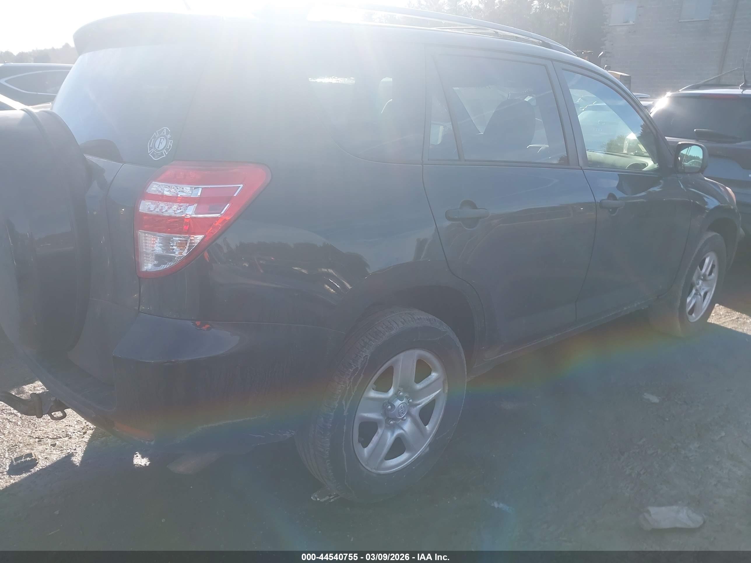 TOYOTA RAV4 image 4