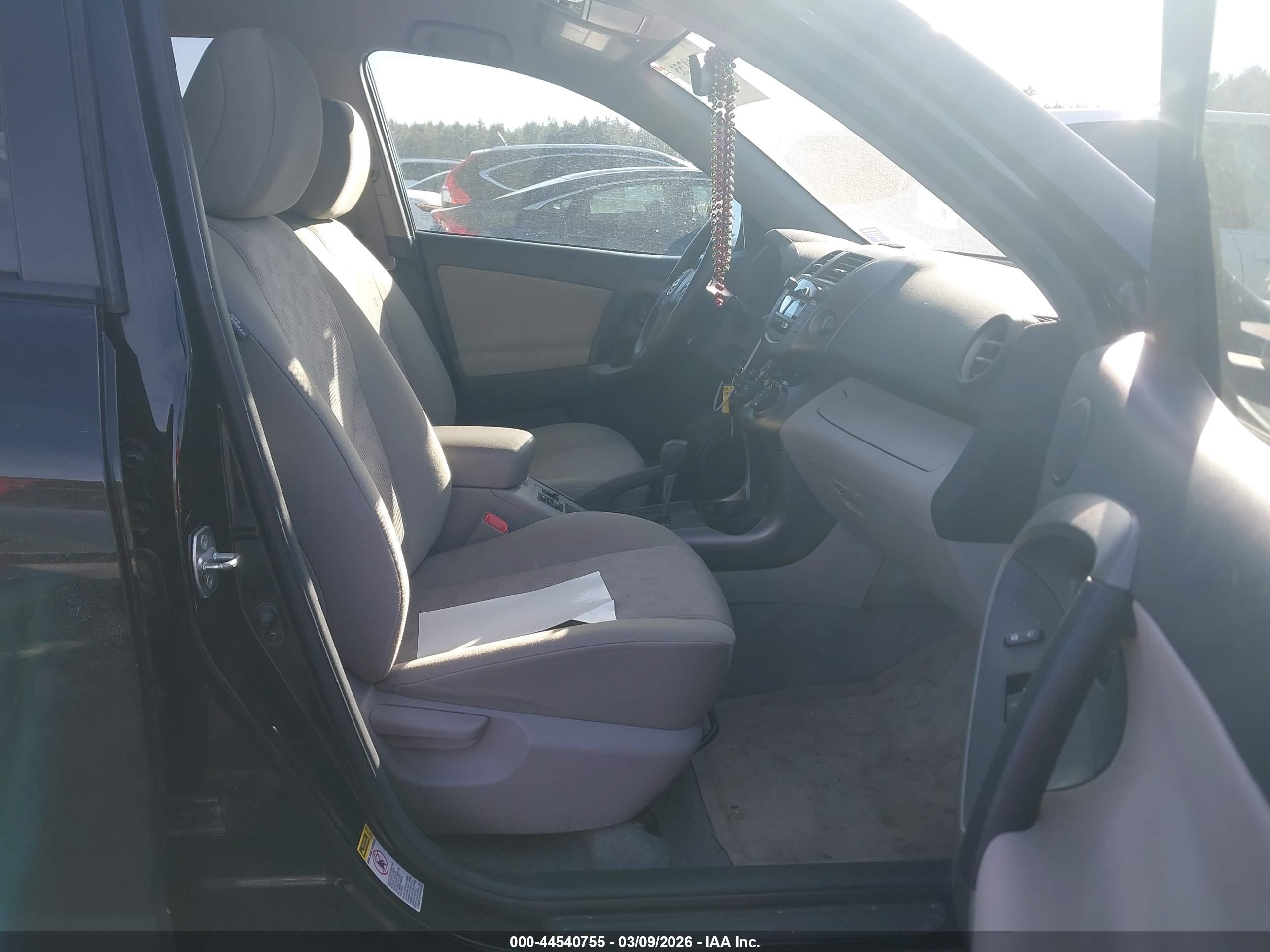 TOYOTA RAV4 image 5