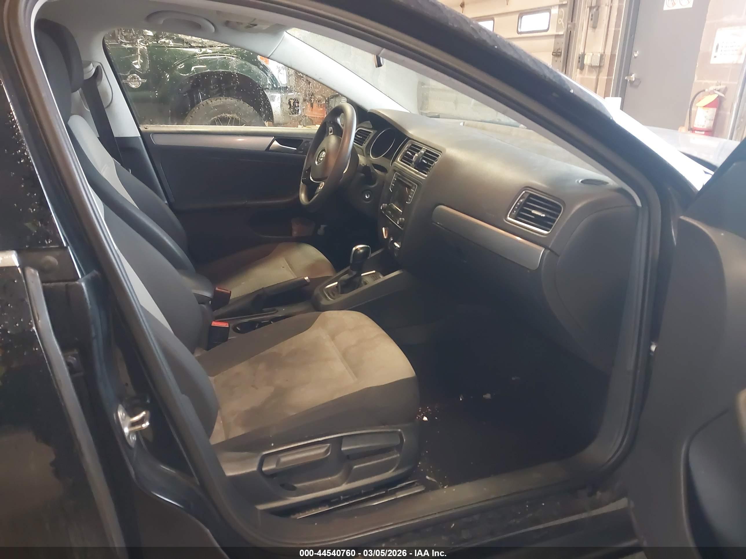 VOLKSWAGEN JETTA image 5