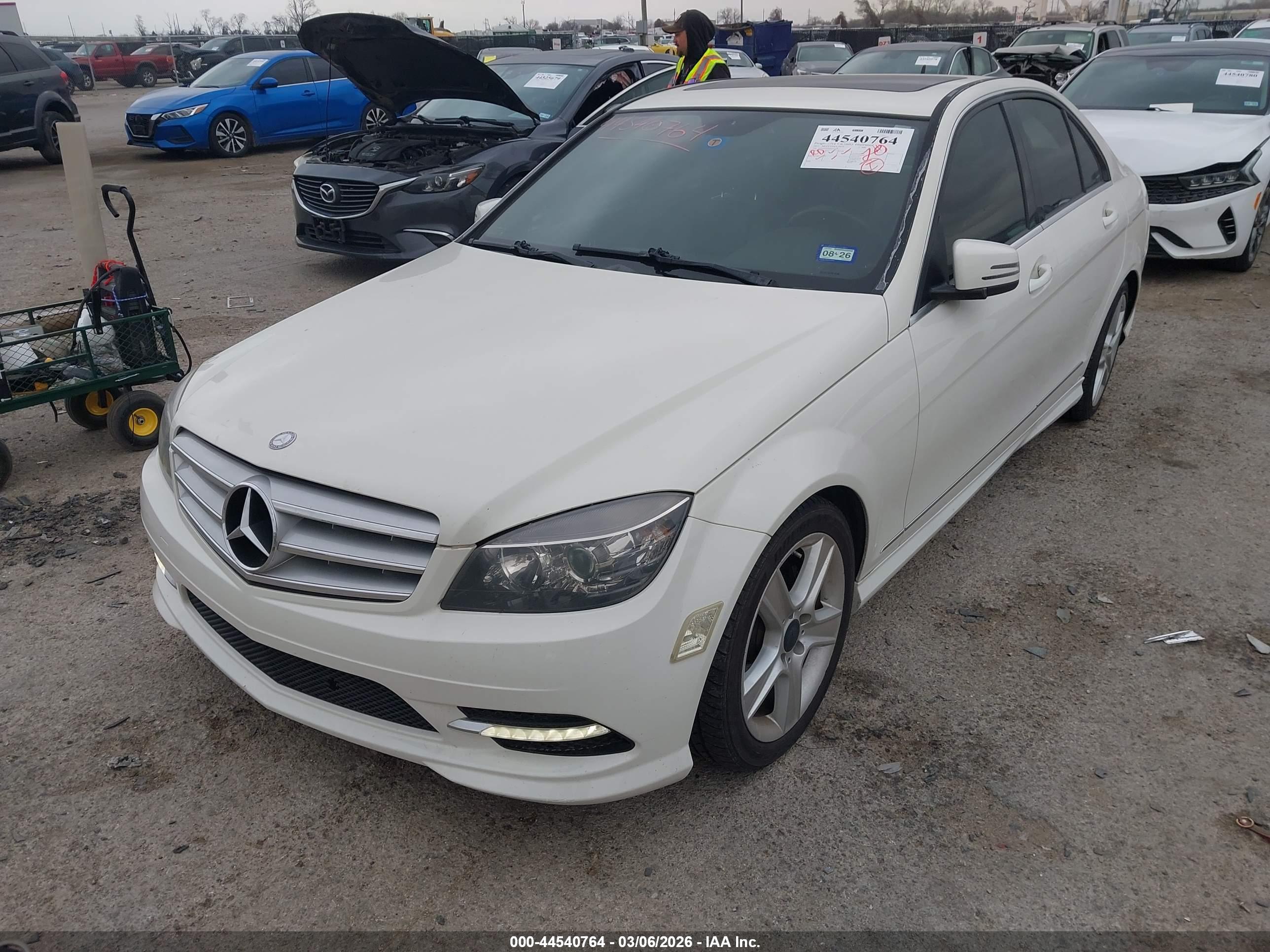 MERCEDES-BENZ C image 2