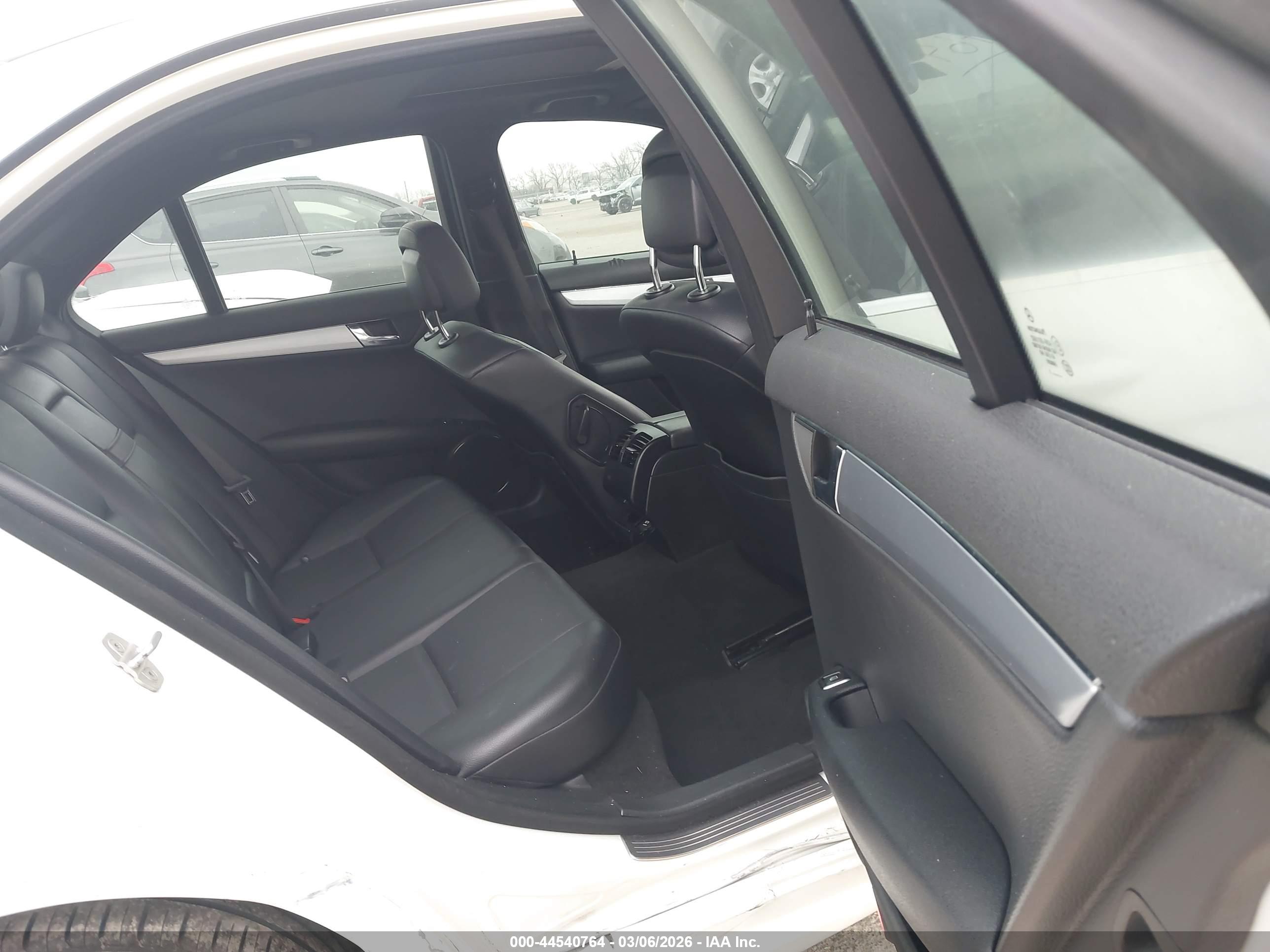 MERCEDES-BENZ C image 8