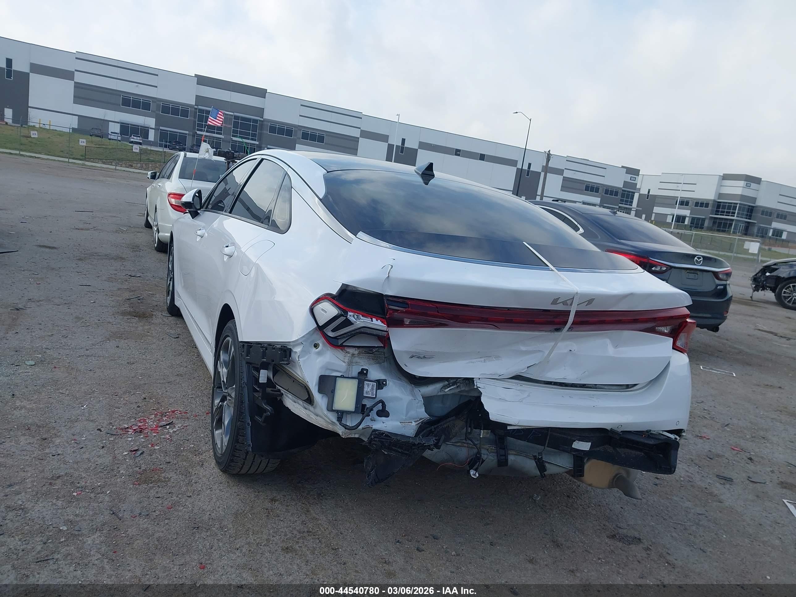 KIA K5 image 3