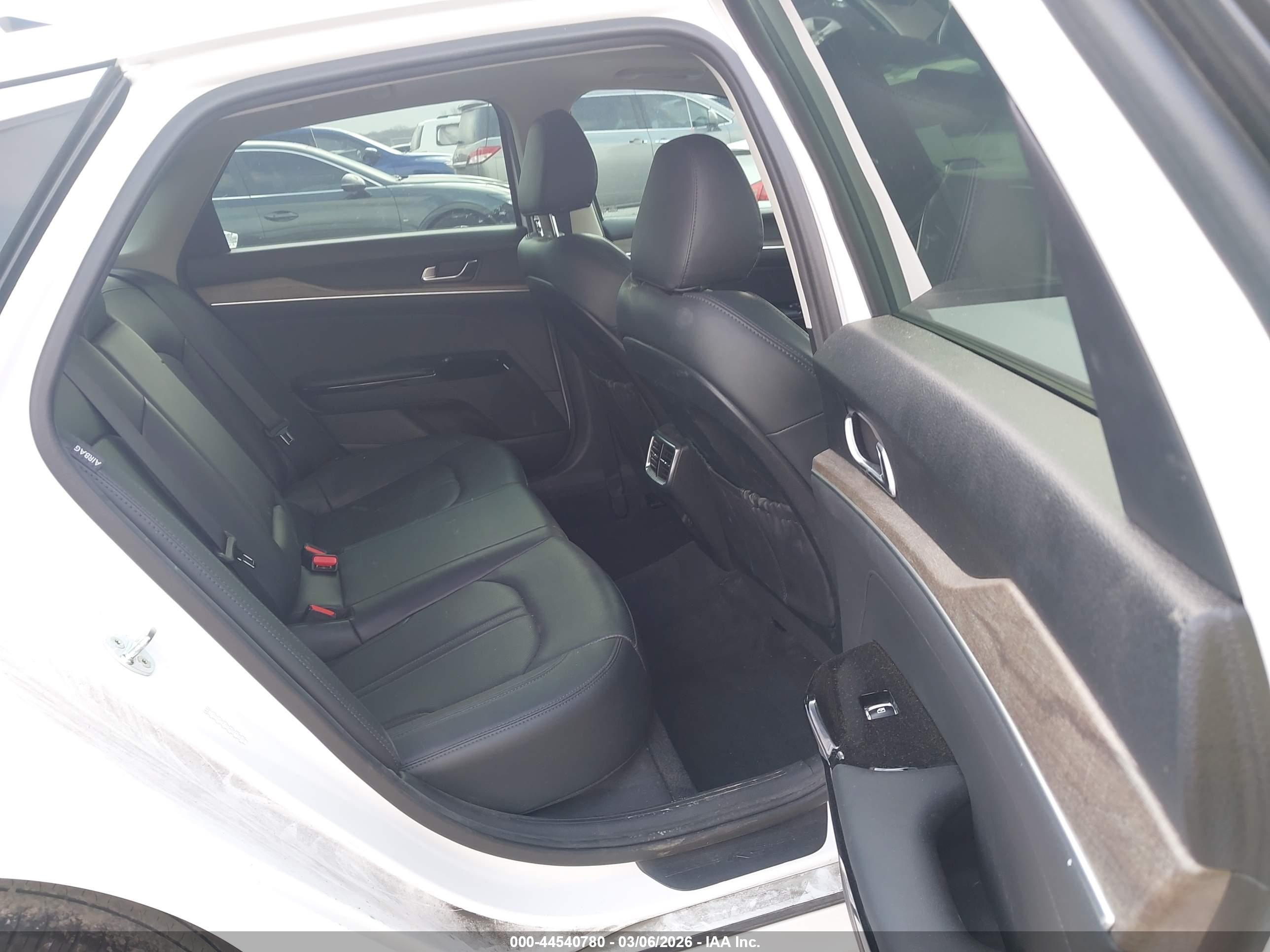 KIA K5 image 8