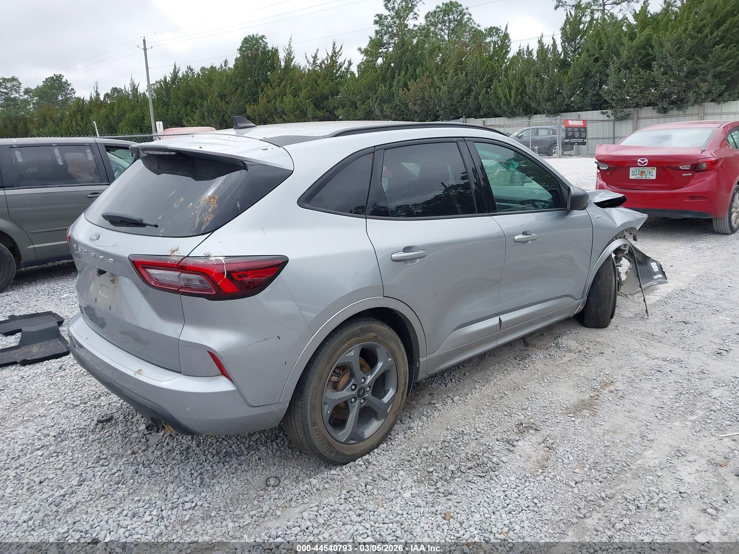 FORD ESCAPE image 4