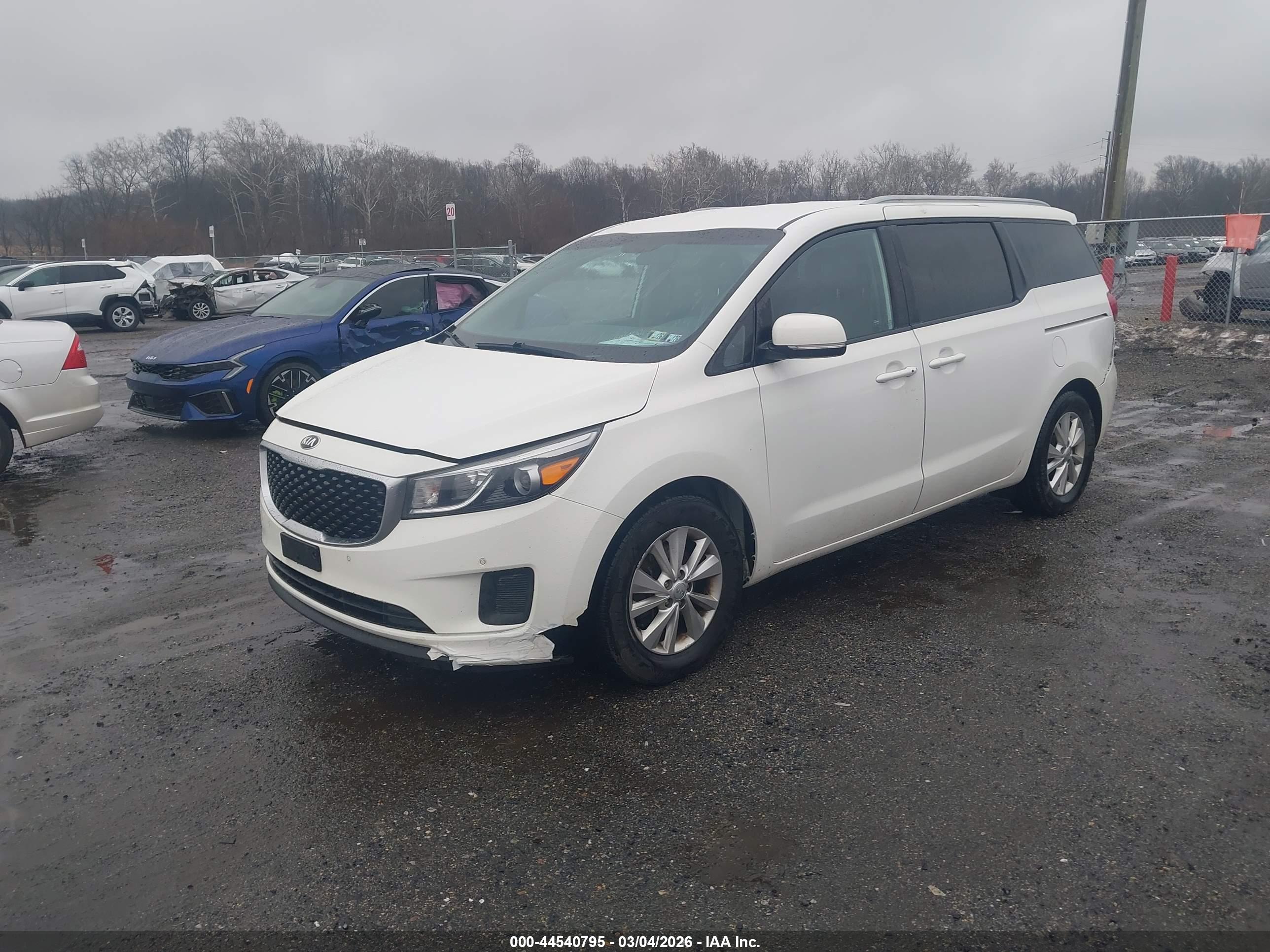 KIA SEDONA image 2