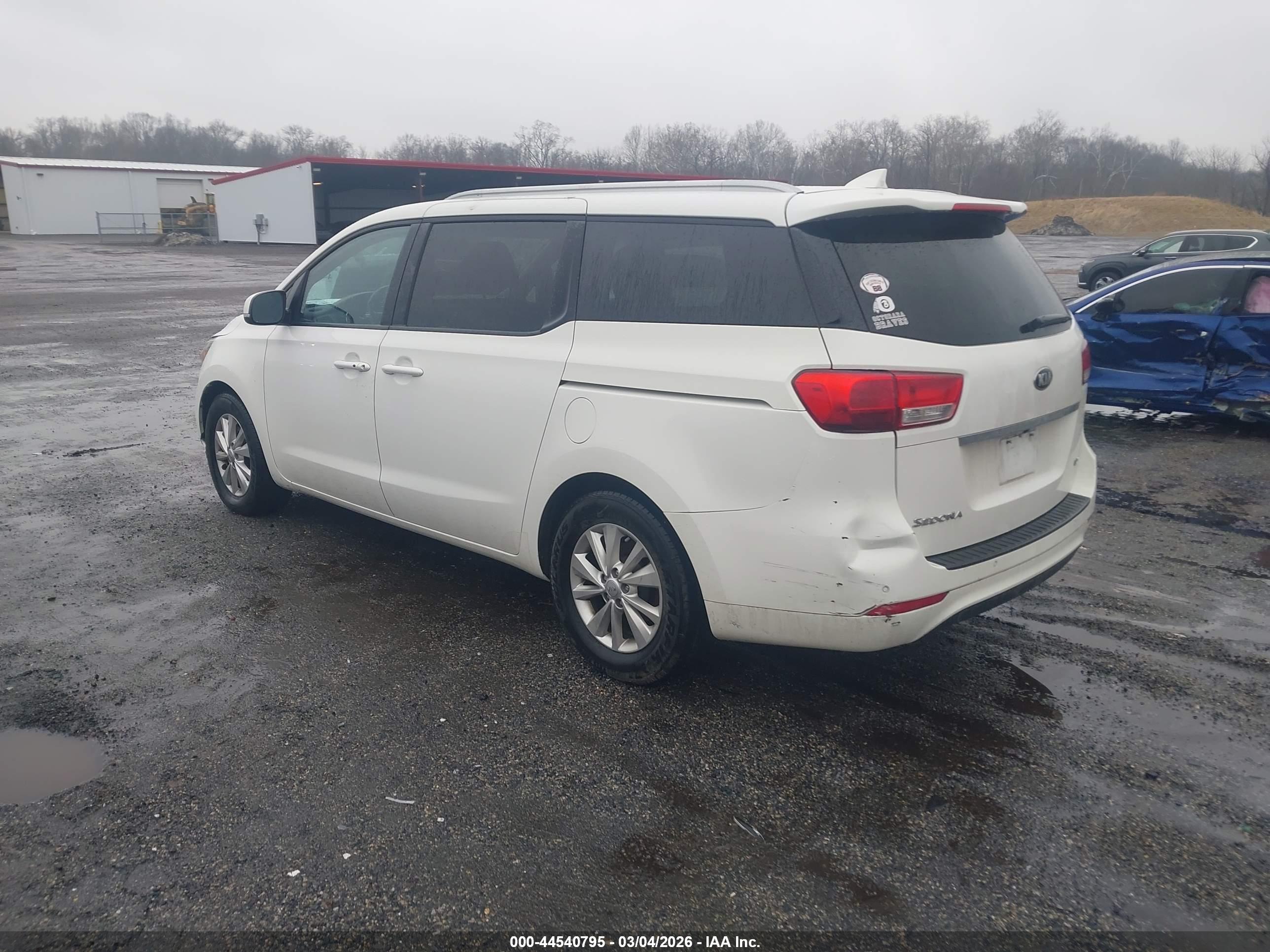 KIA SEDONA image 3