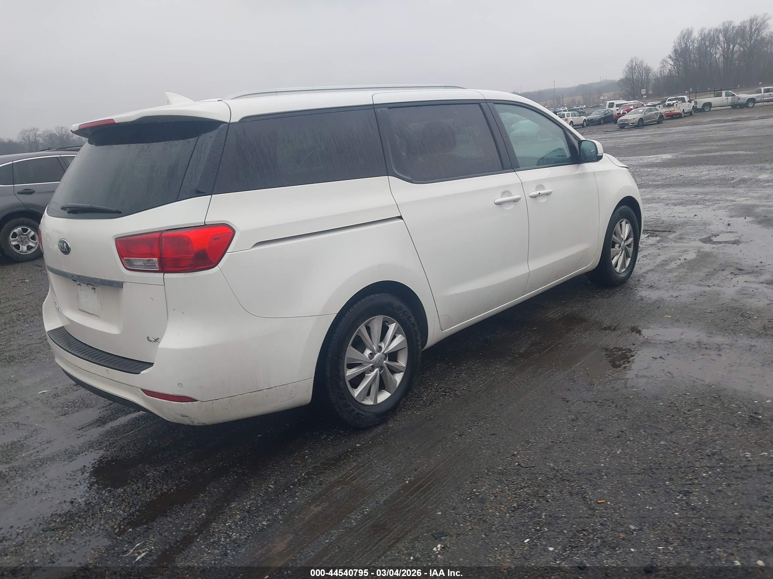 KIA SEDONA image 4