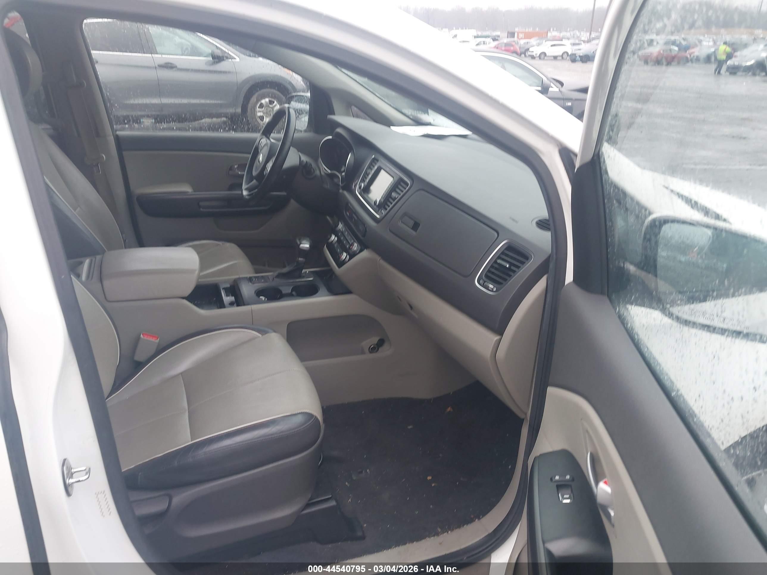 KIA SEDONA image 5