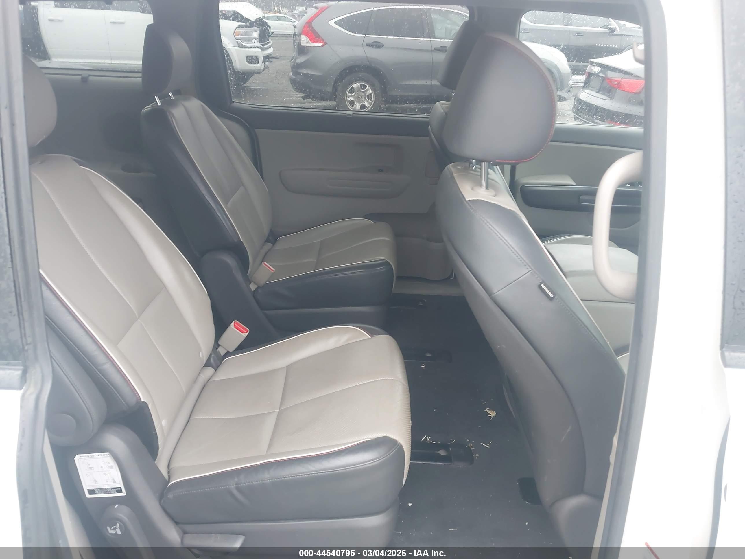 KIA SEDONA image 8