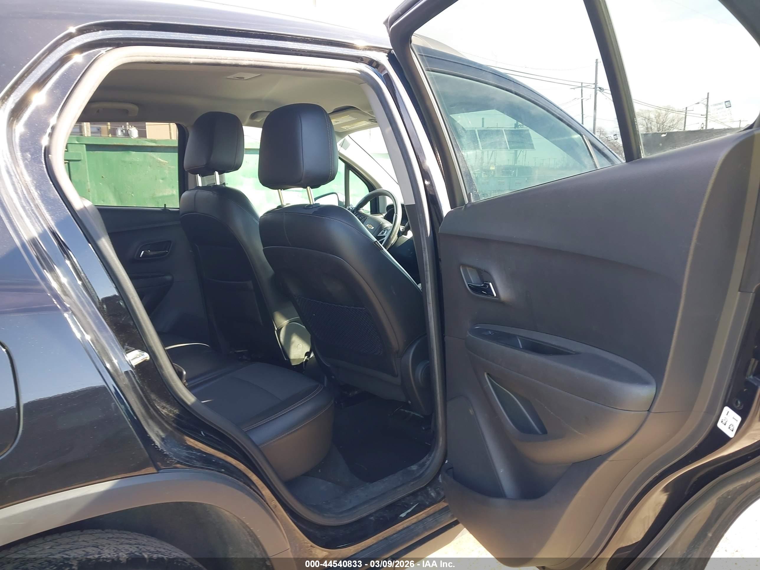 CHEVROLET TRAX image 8