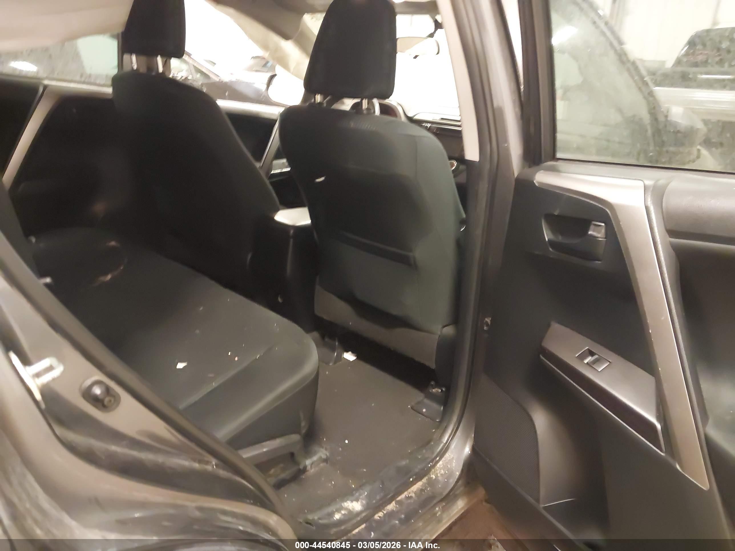 TOYOTA RAV4 image 8
