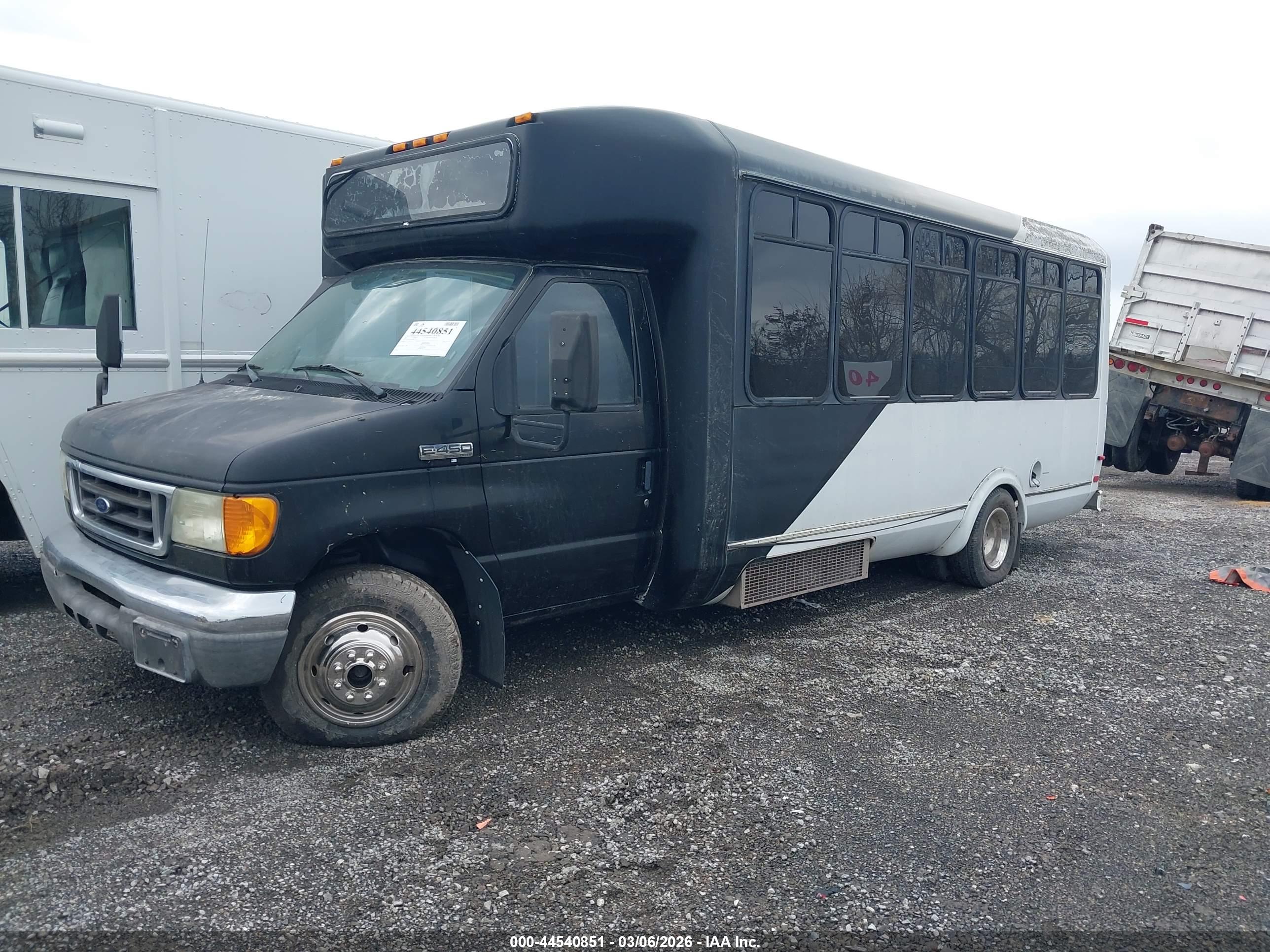 FORD E-450 image 2