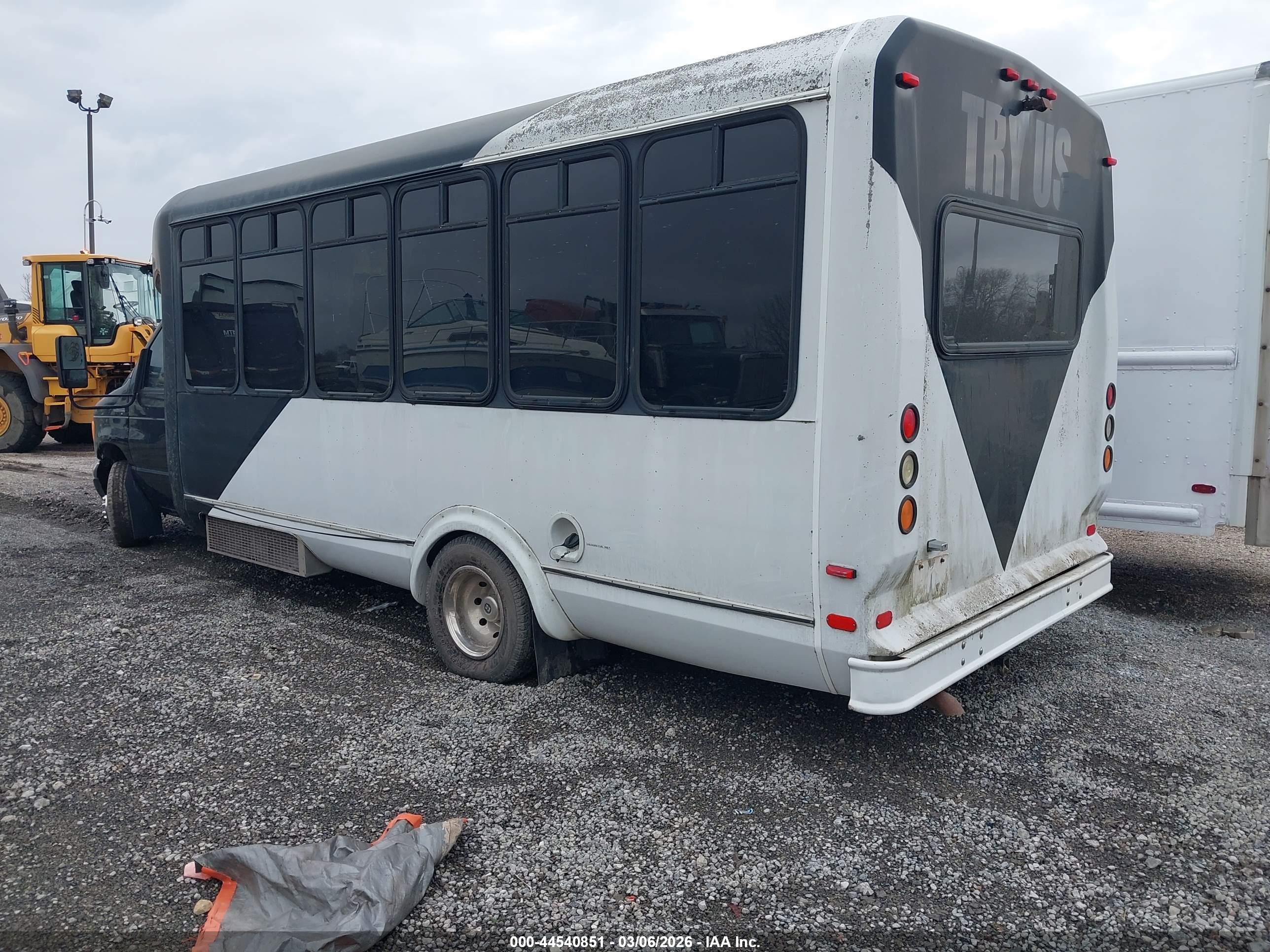 FORD E-450 image 3