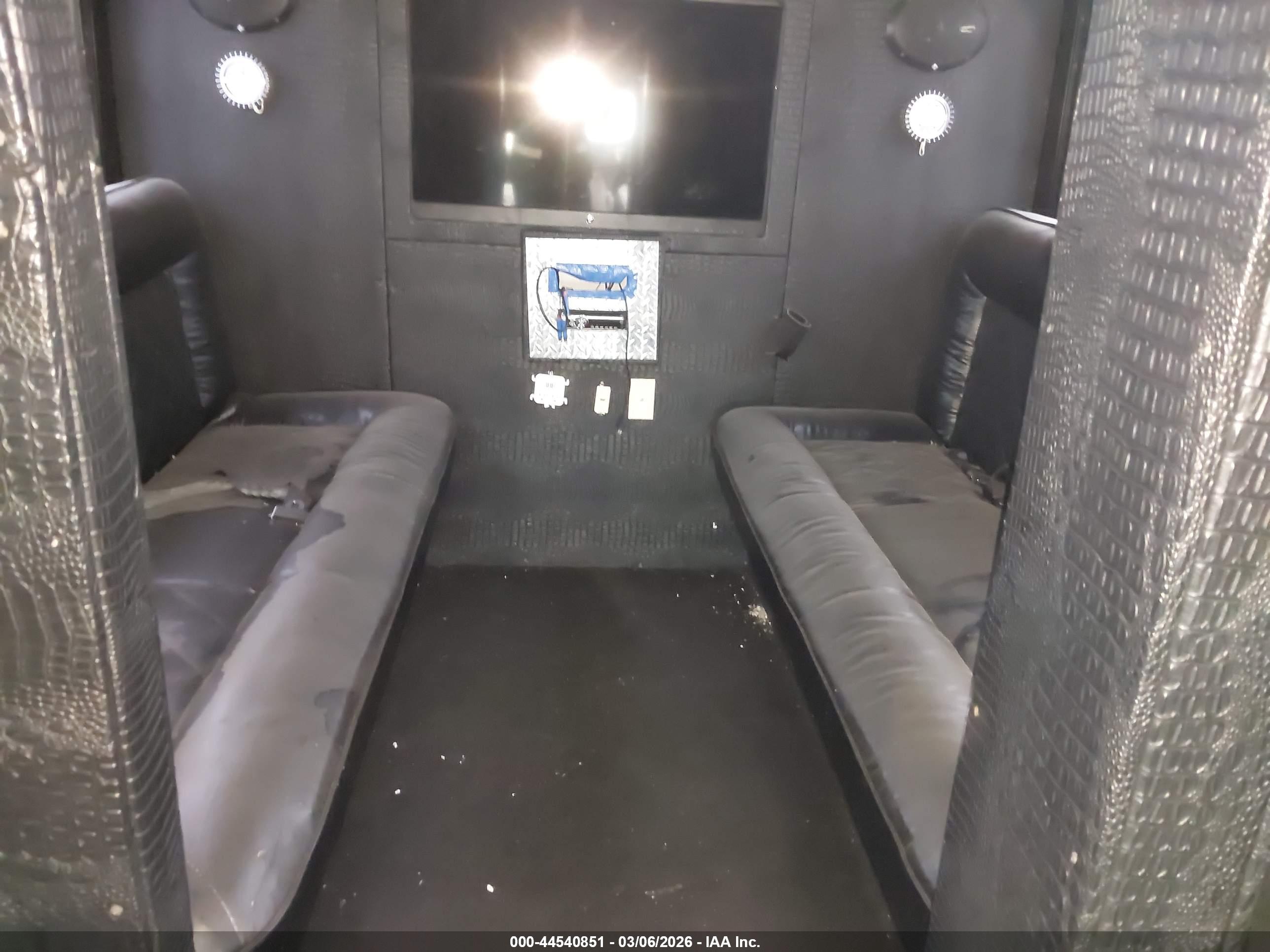 FORD E-450 image 7