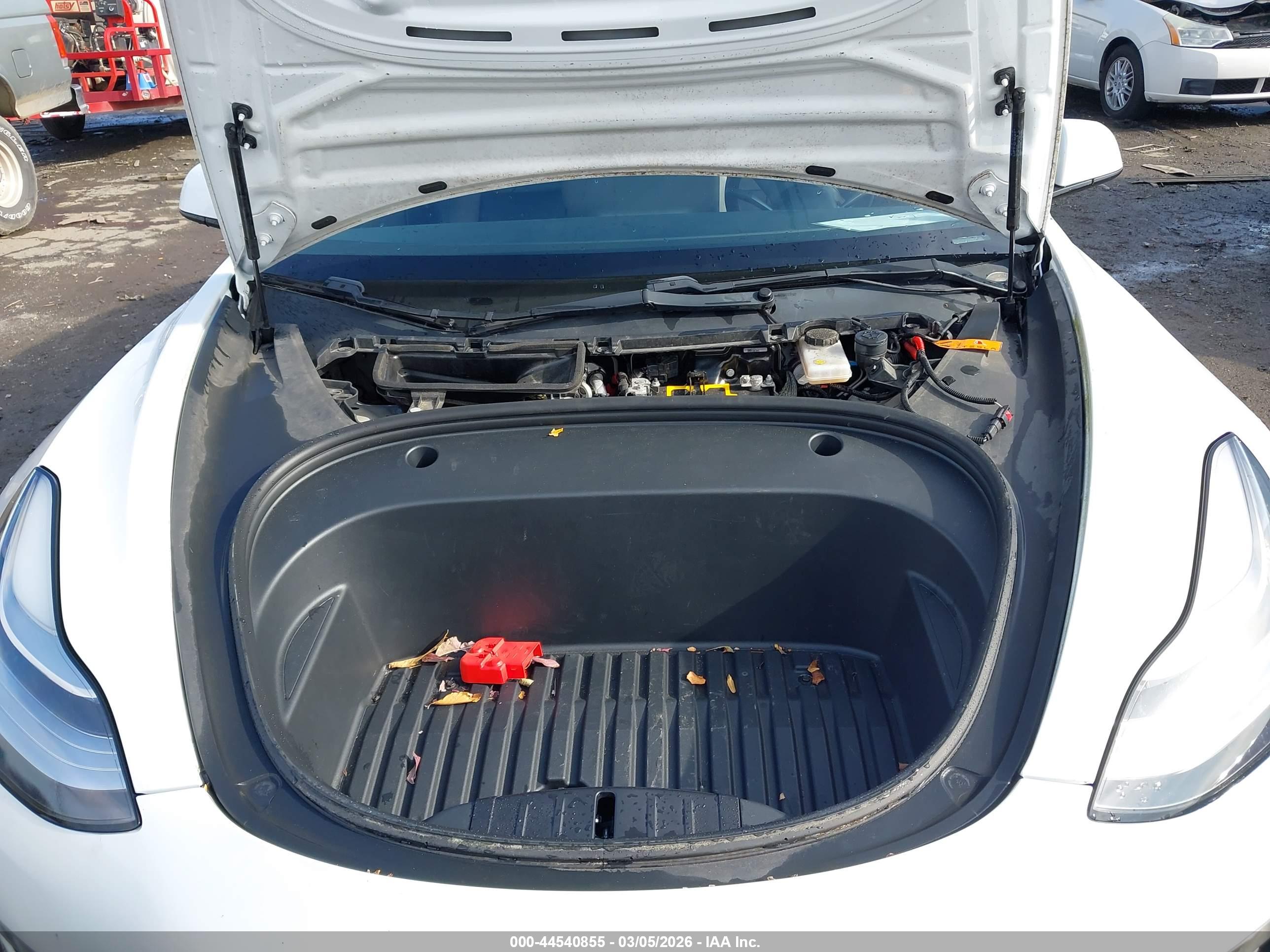 TESLA MODEL image 10