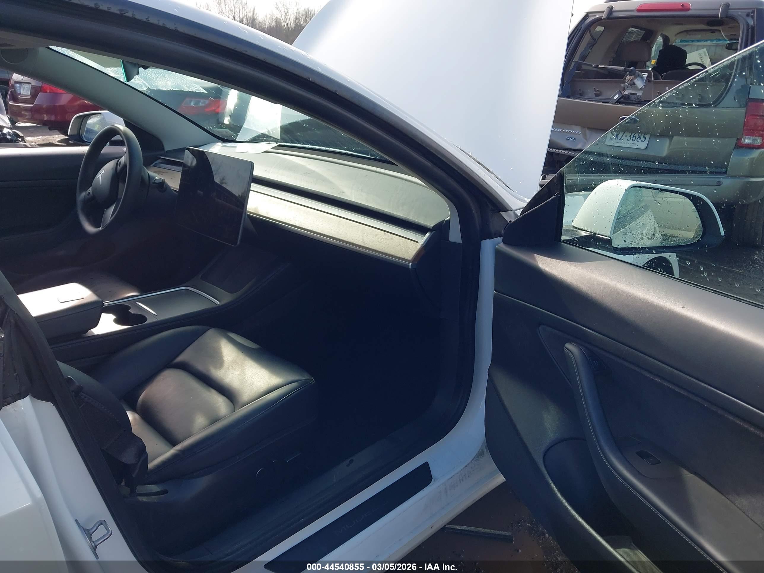 TESLA MODEL image 5