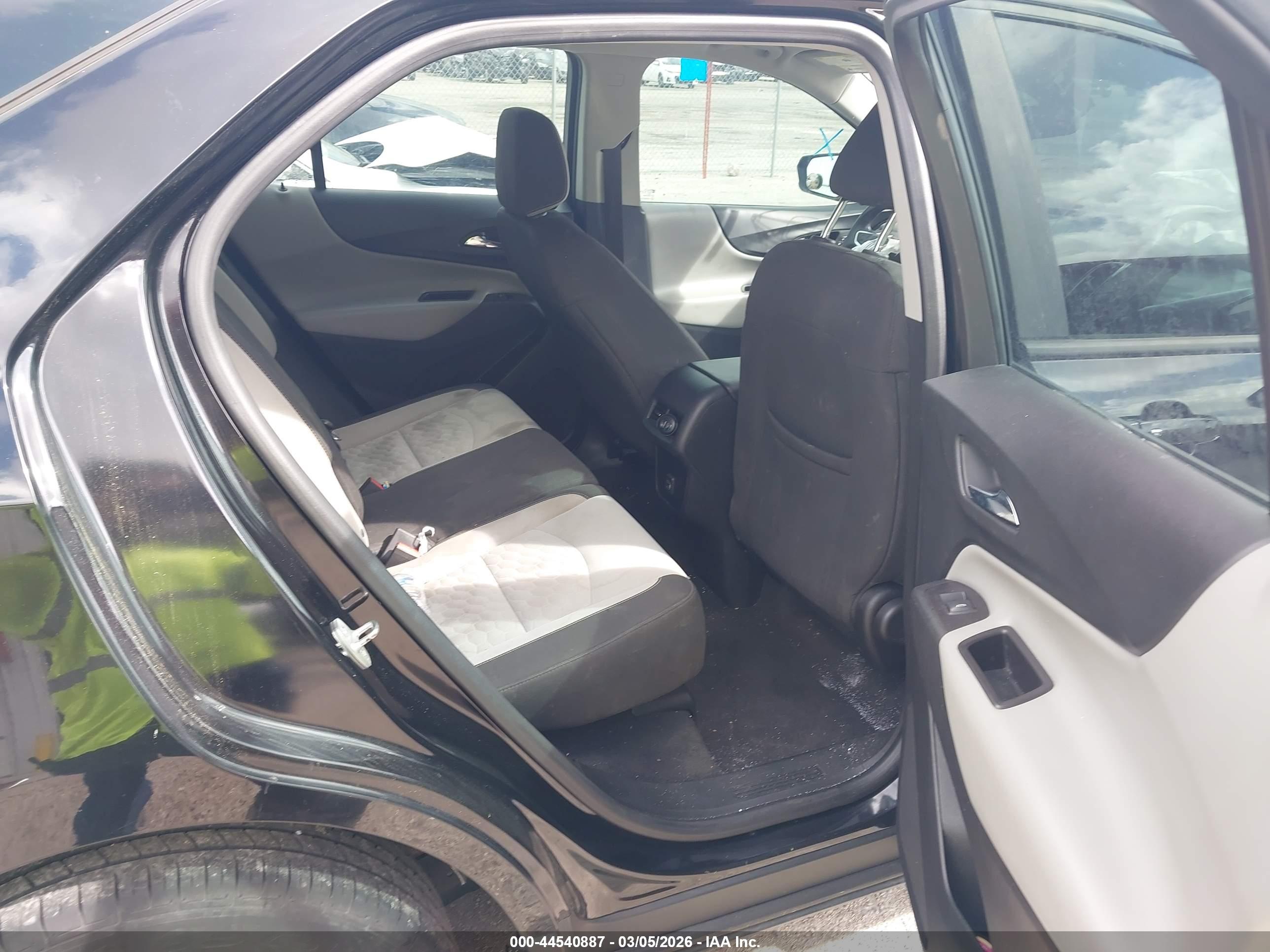 CHEVROLET EQUINOX image 8