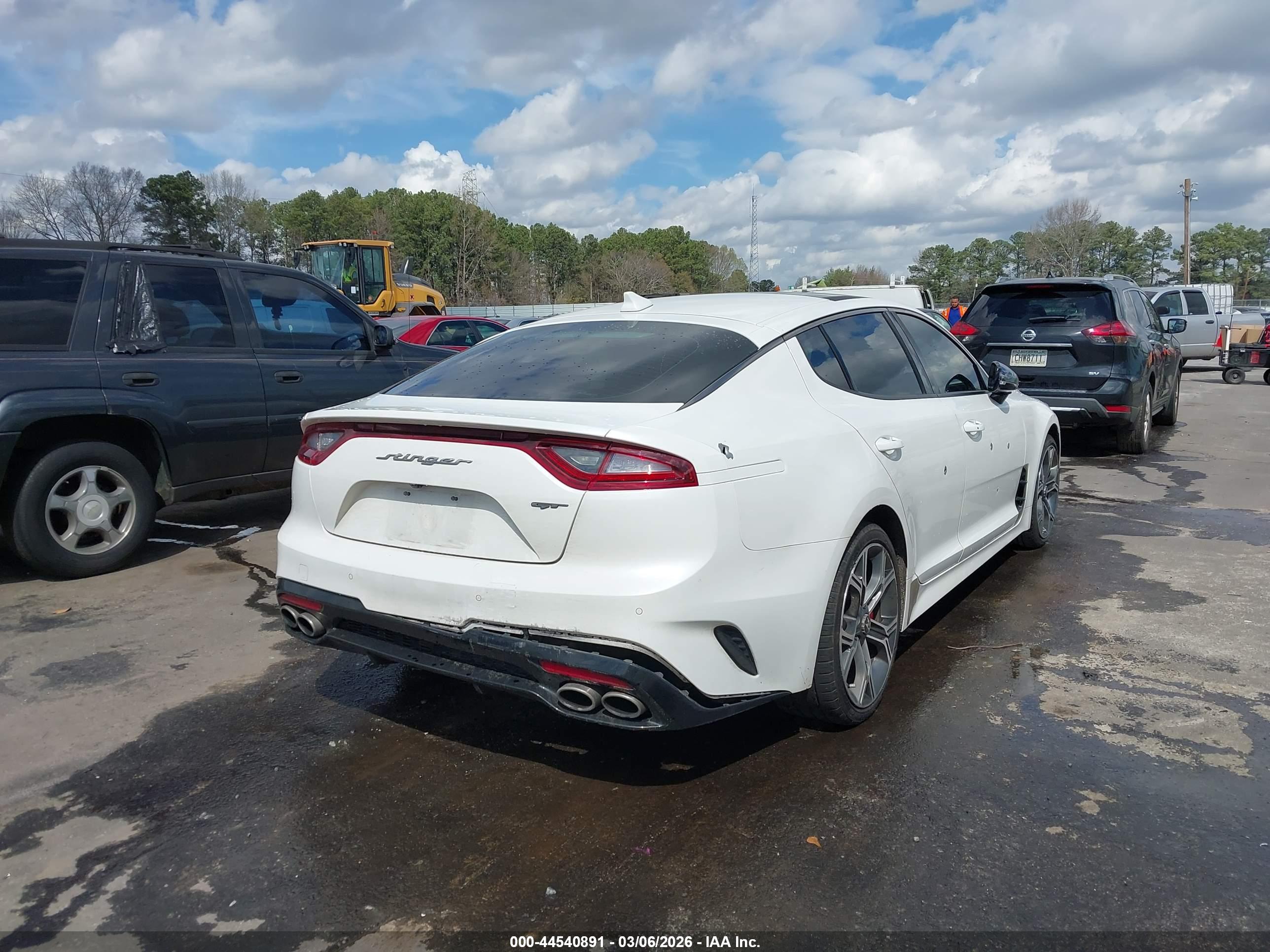 KIA STINGER image 4