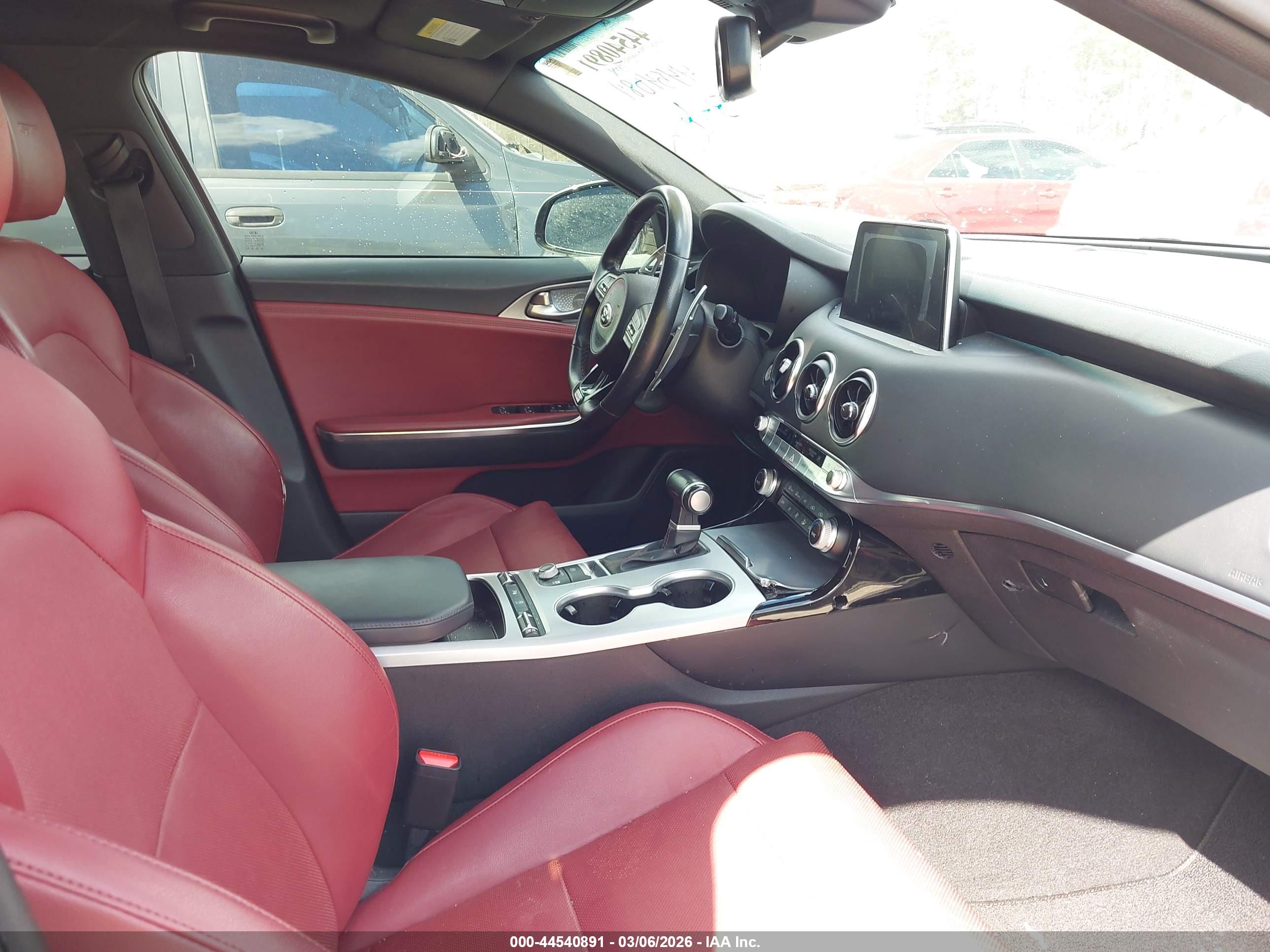 KIA STINGER image 5