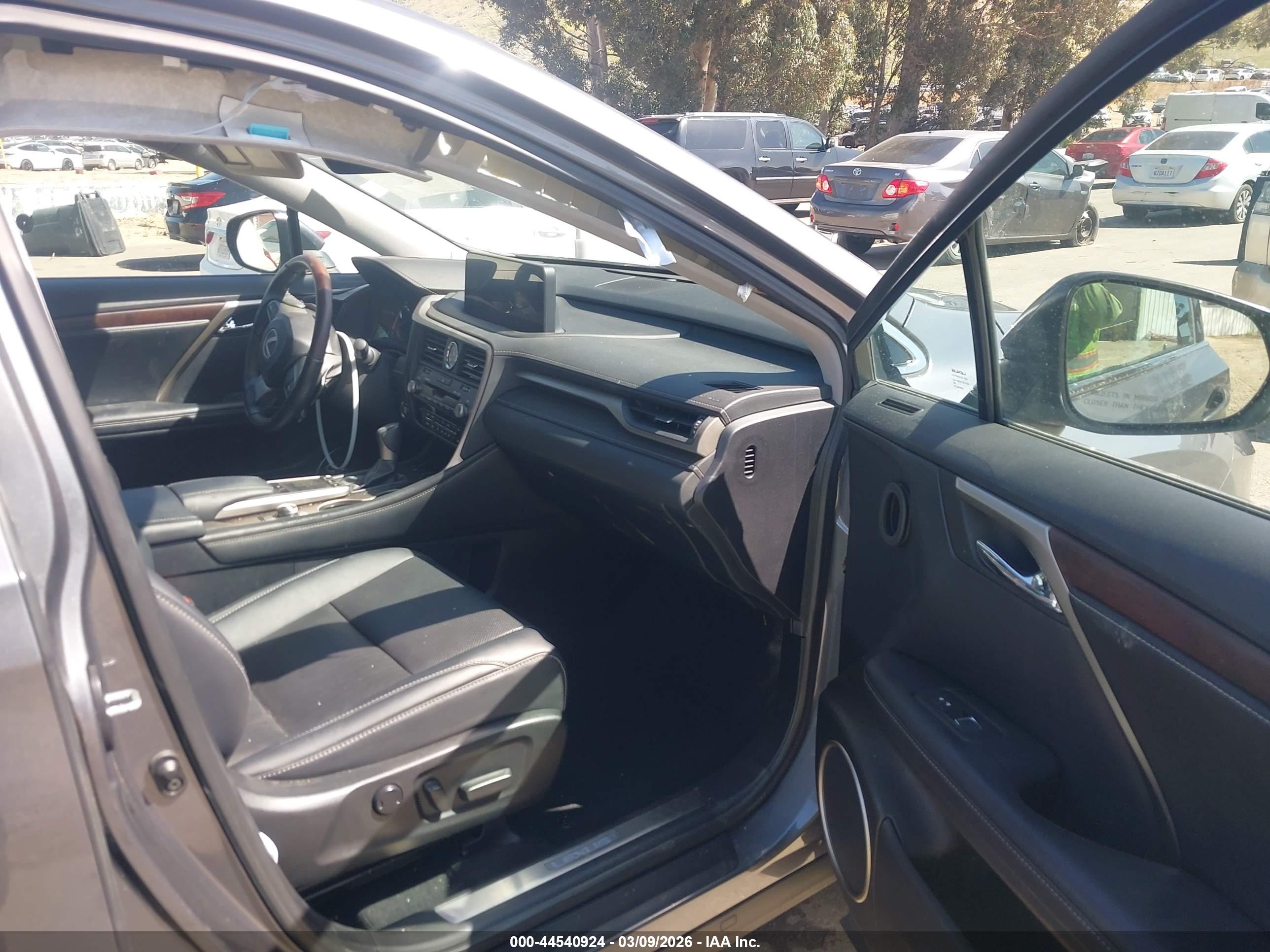 LEXUS RX image 5