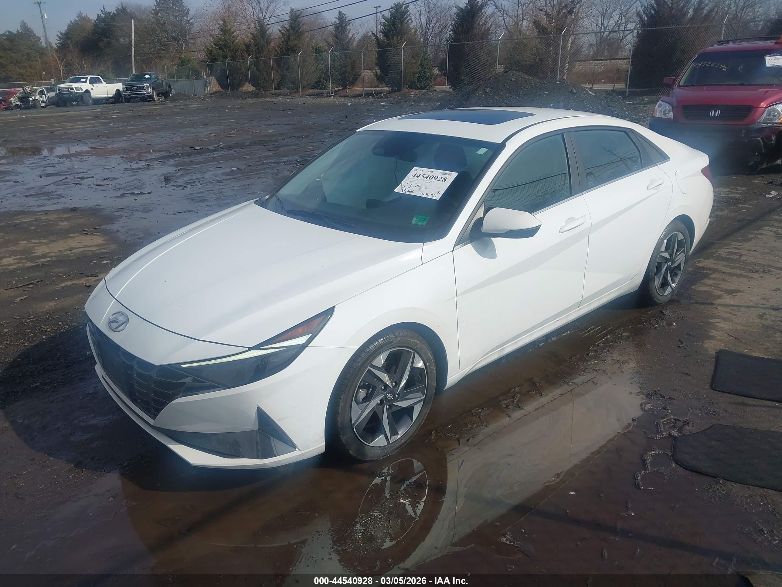 HYUNDAI ELANTRA image 2