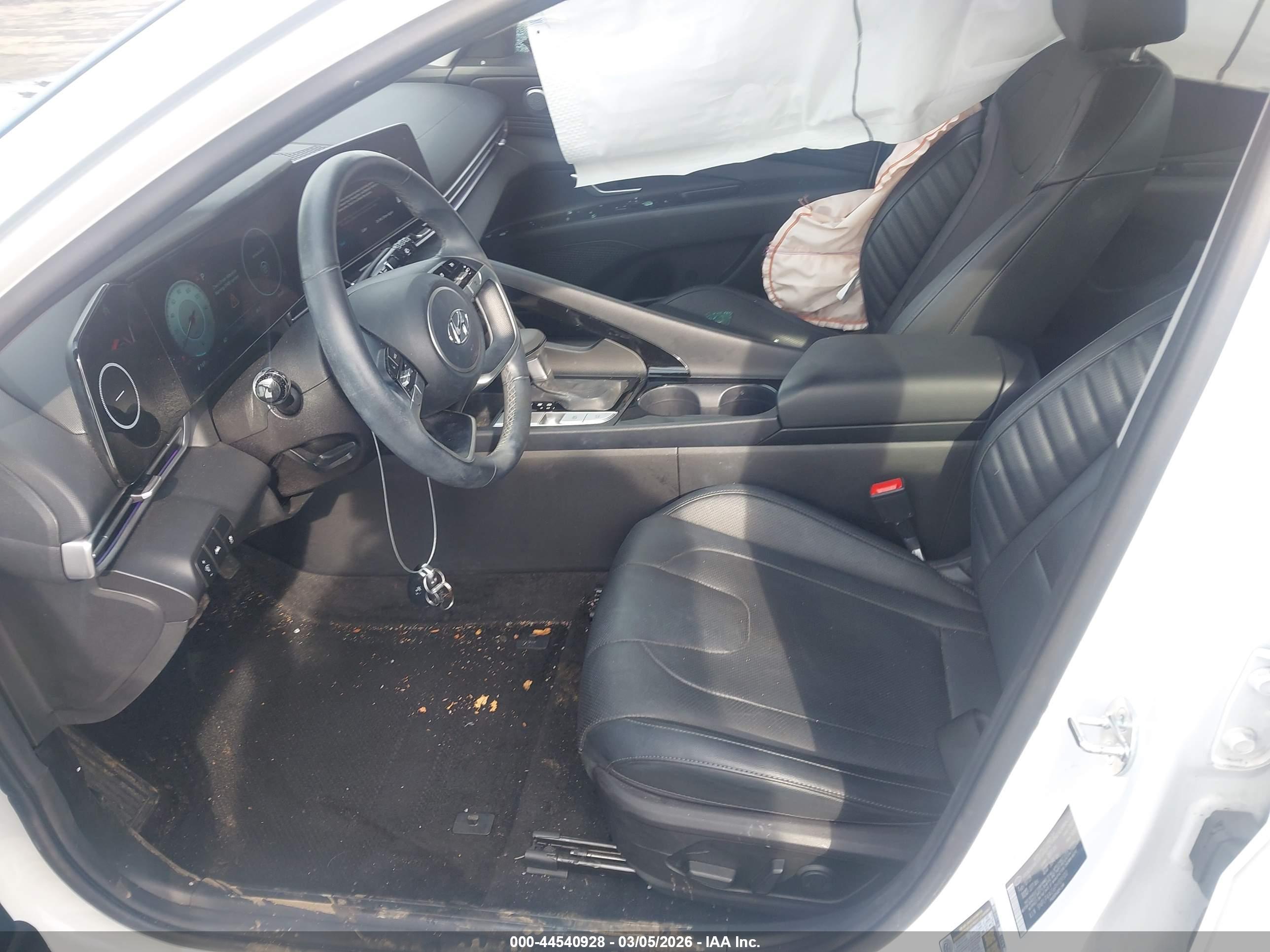 HYUNDAI ELANTRA image 5