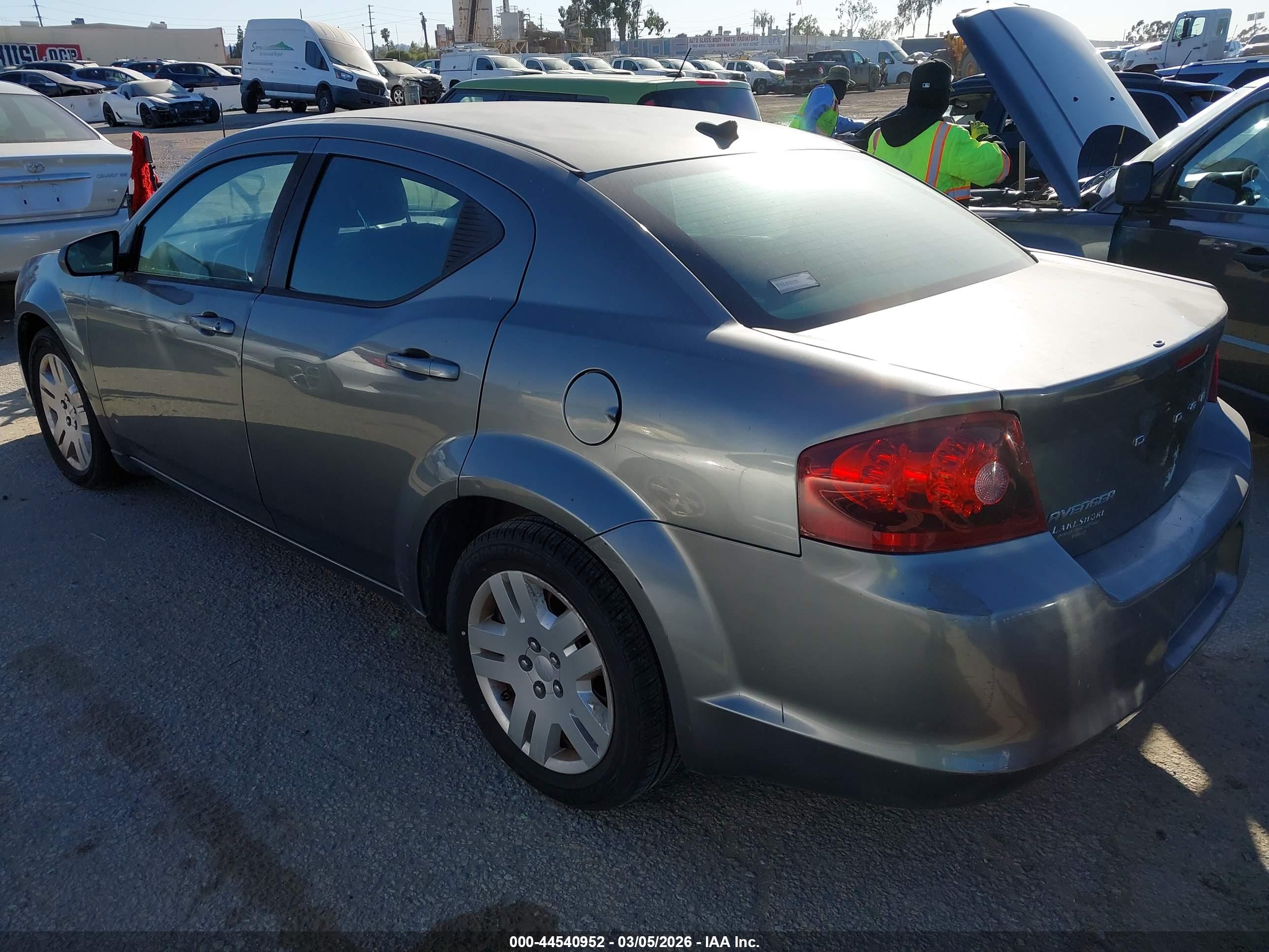 DODGE AVENGER image 3
