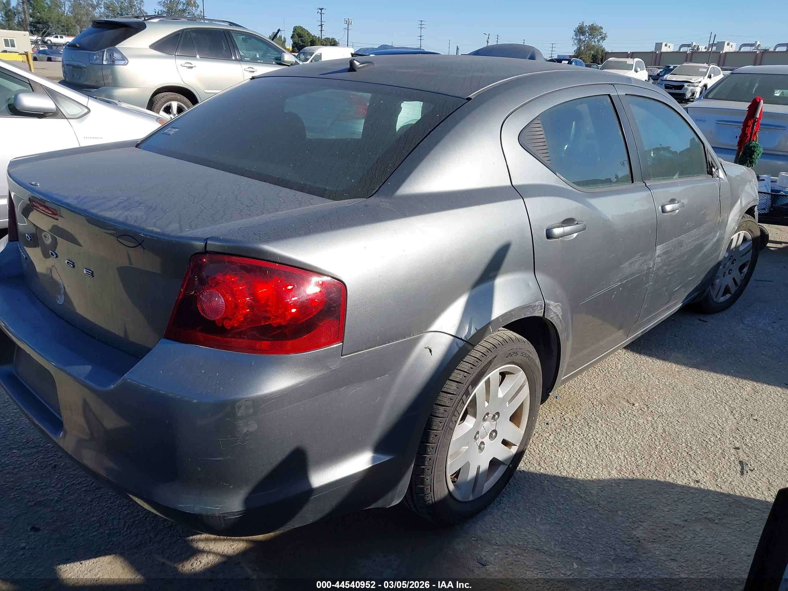 DODGE AVENGER image 4