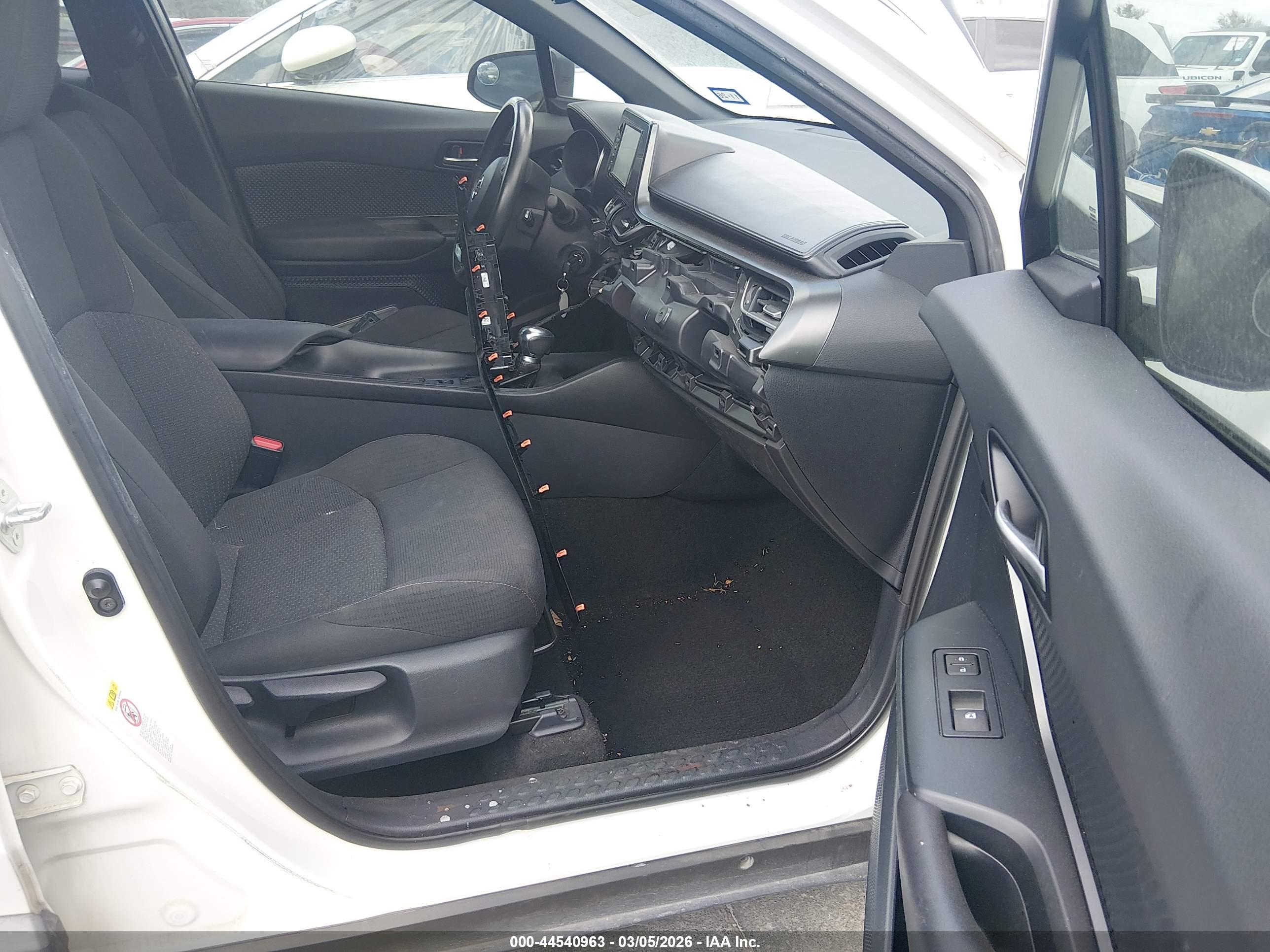 TOYOTA C-HR image 5
