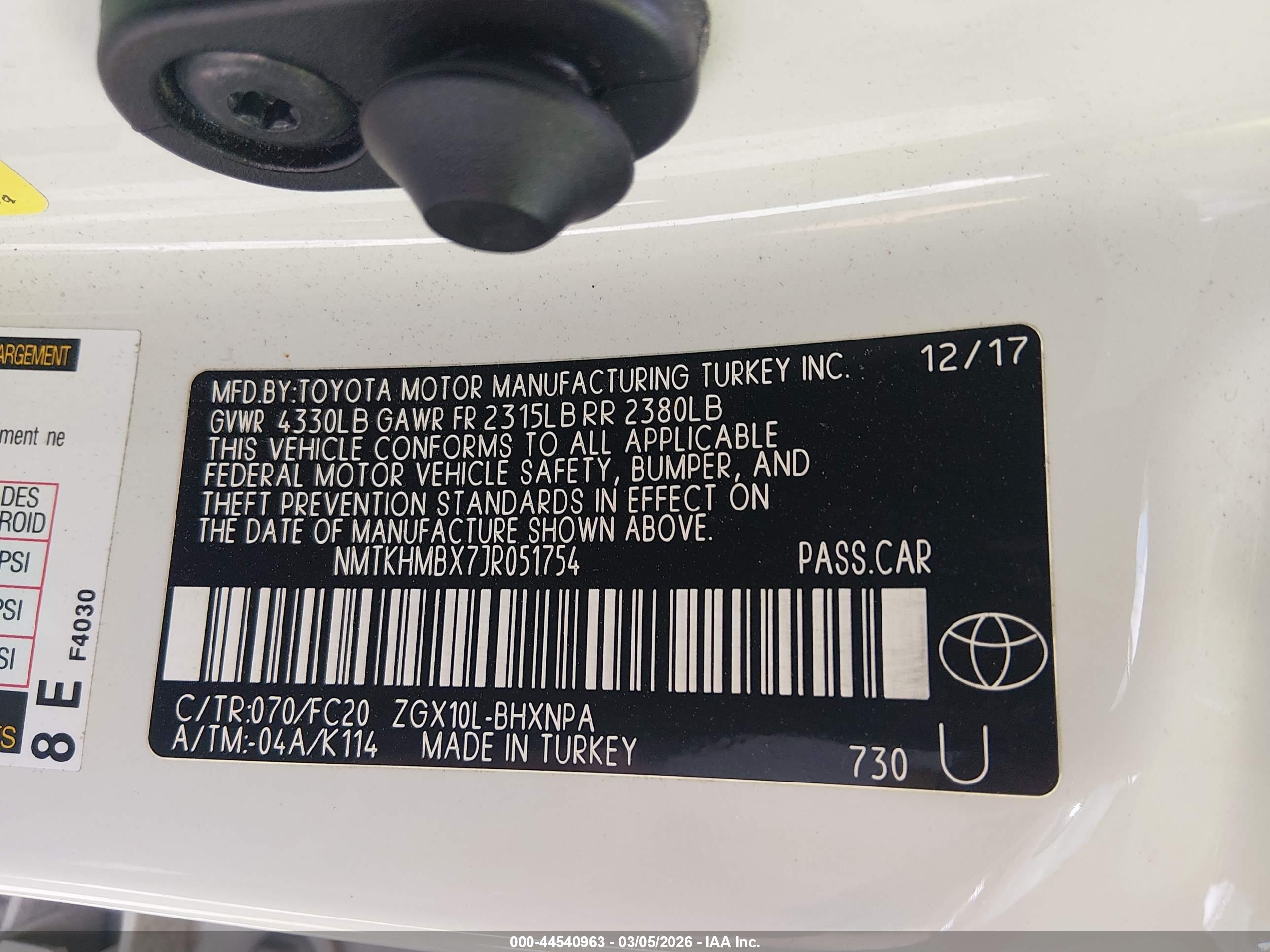 TOYOTA C-HR image 9