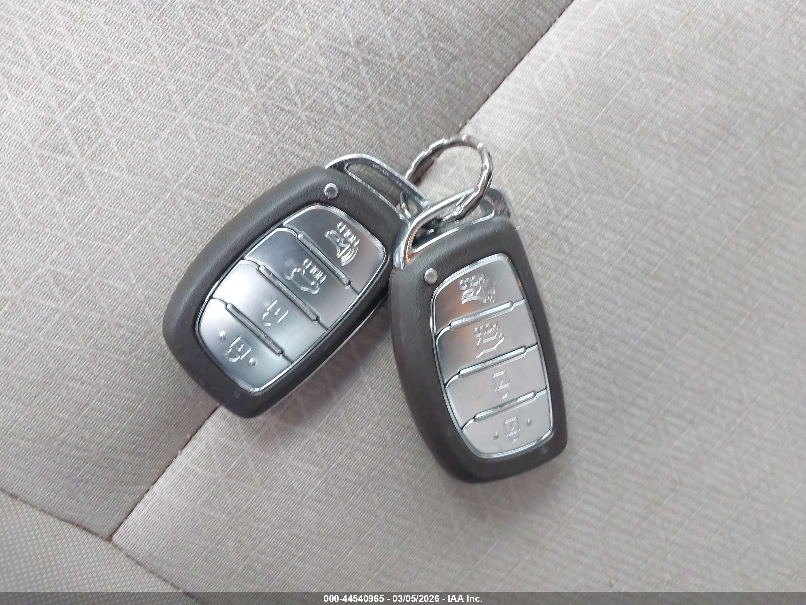 HYUNDAI TUCSON image 11