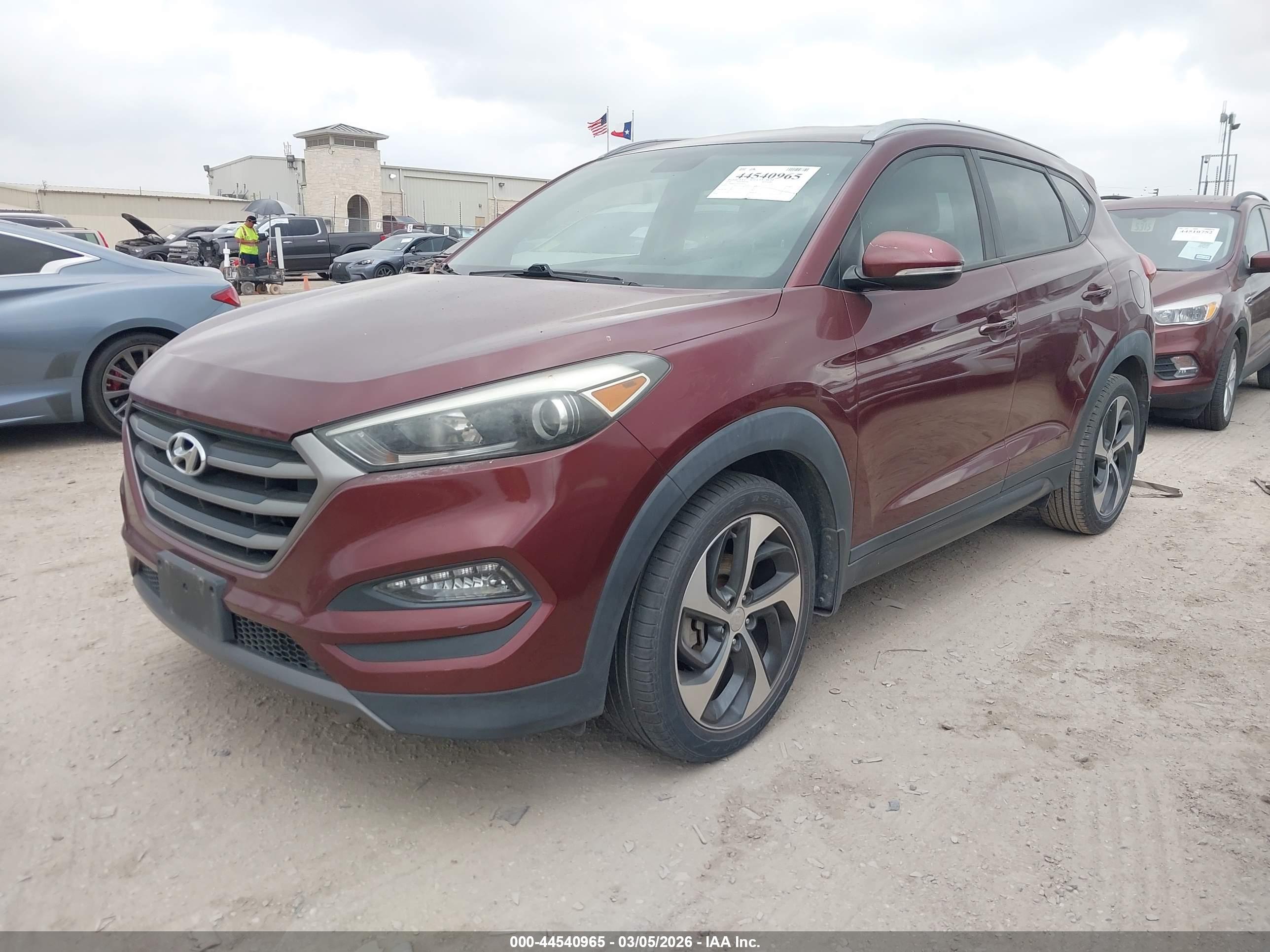HYUNDAI TUCSON image 2