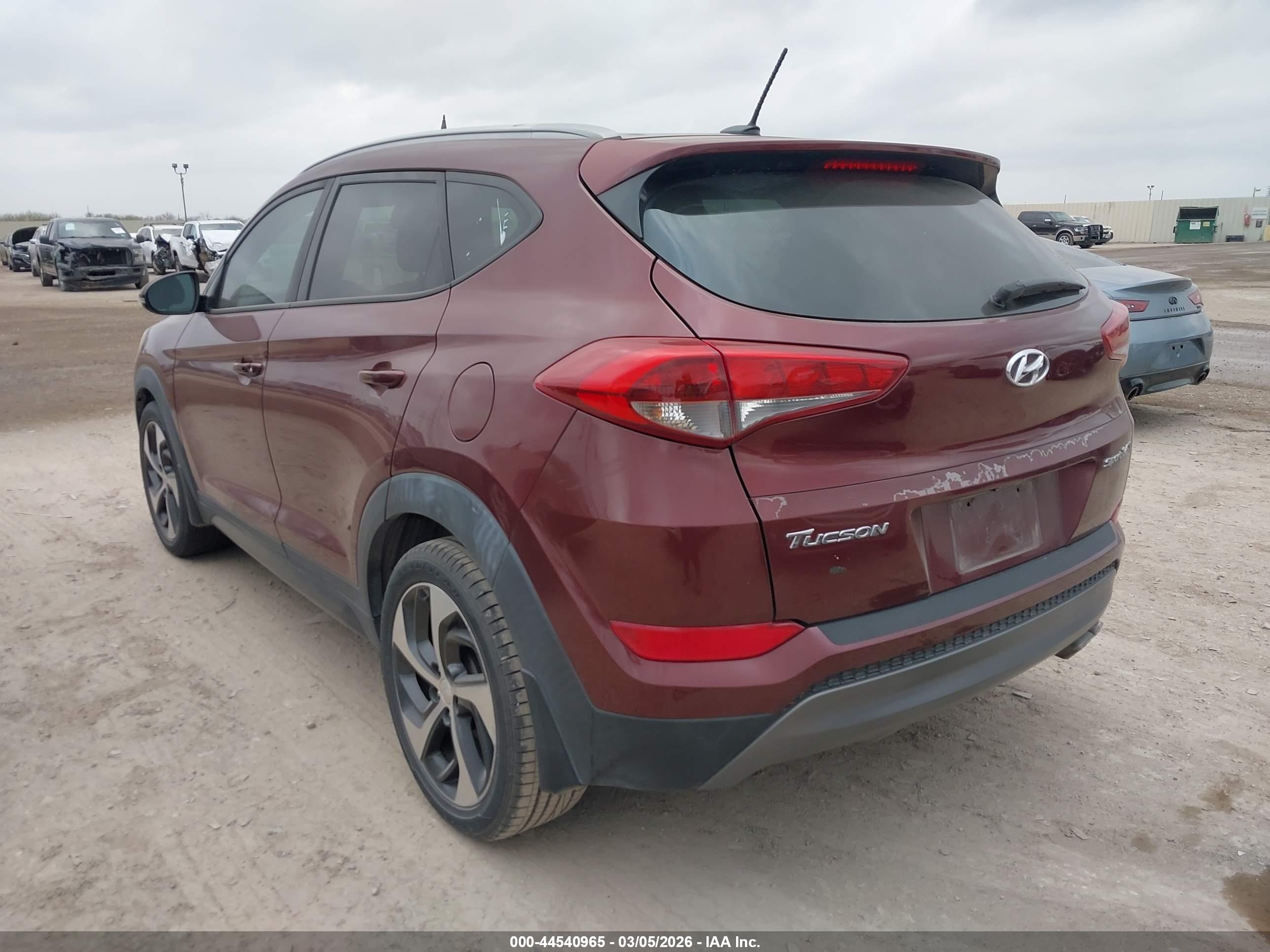 HYUNDAI TUCSON image 3
