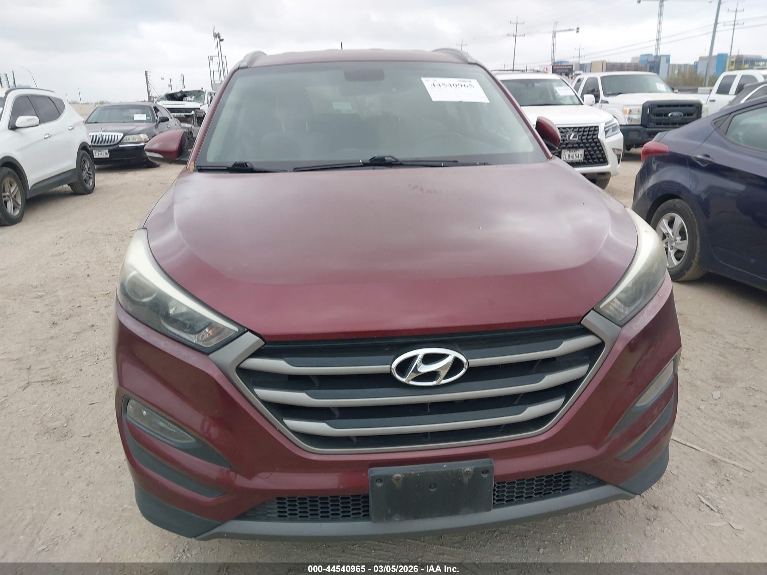 HYUNDAI TUCSON image 6