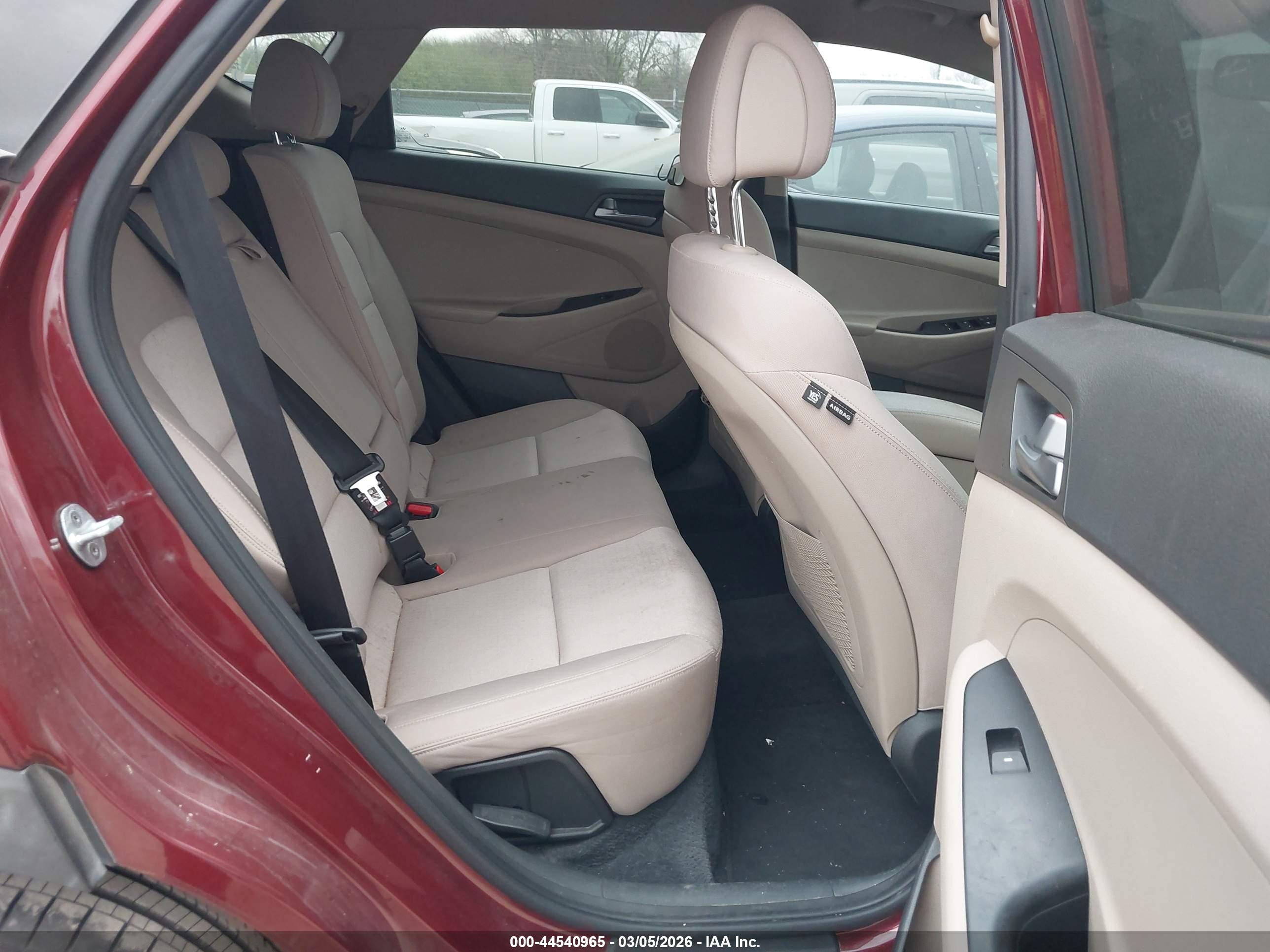 HYUNDAI TUCSON image 8