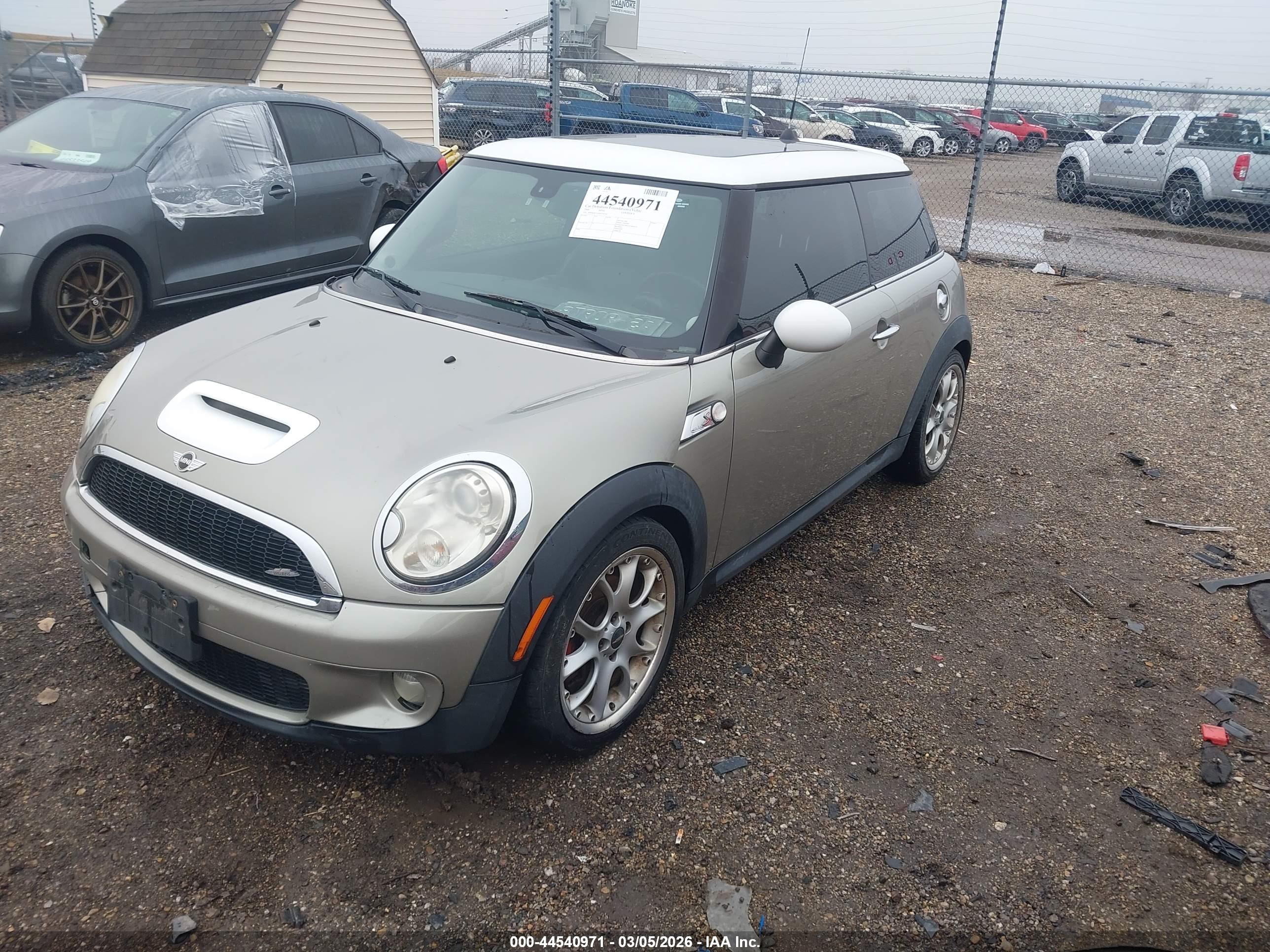 MINI COOPER image 2