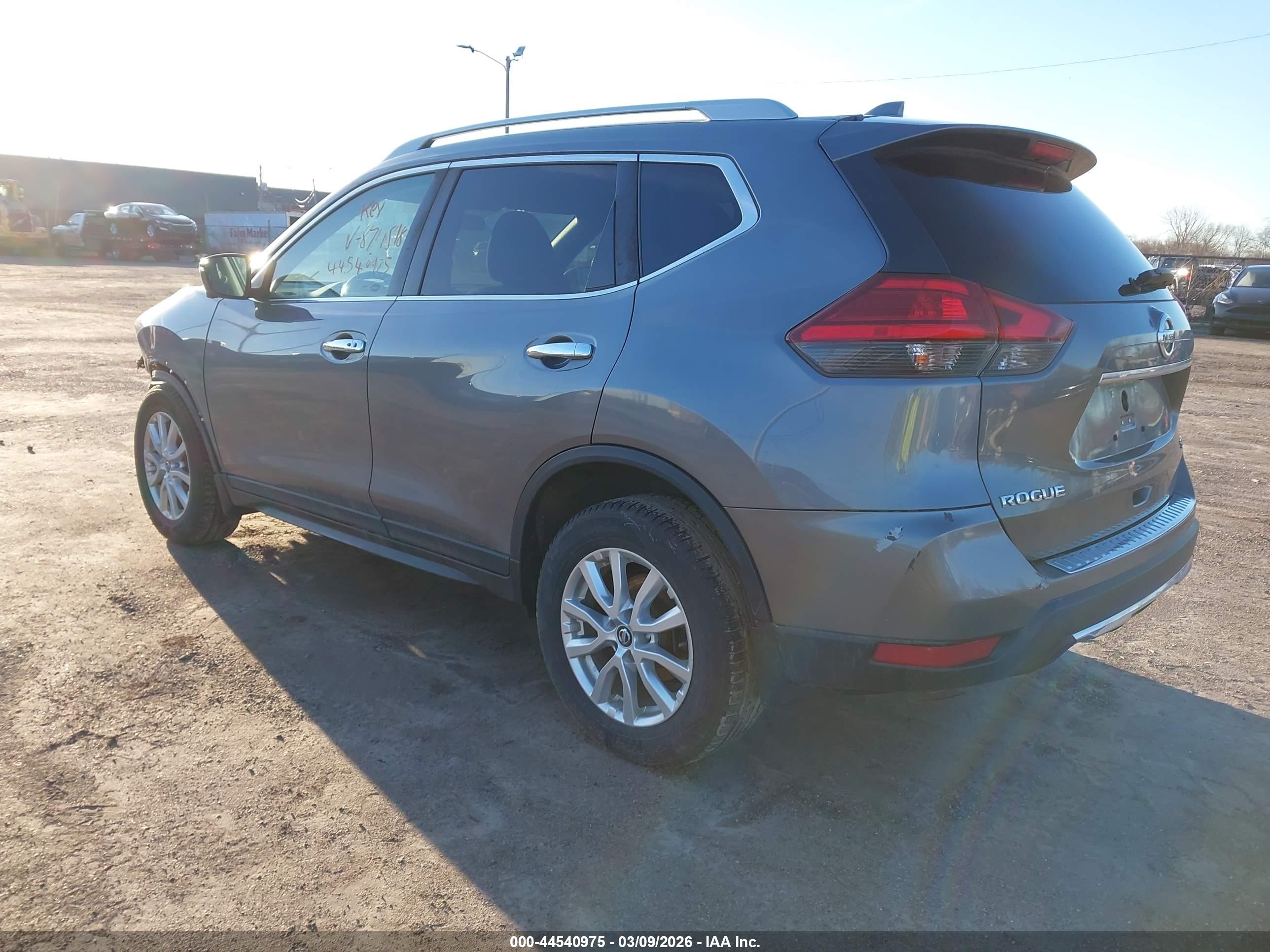 NISSAN ROGUE image 3