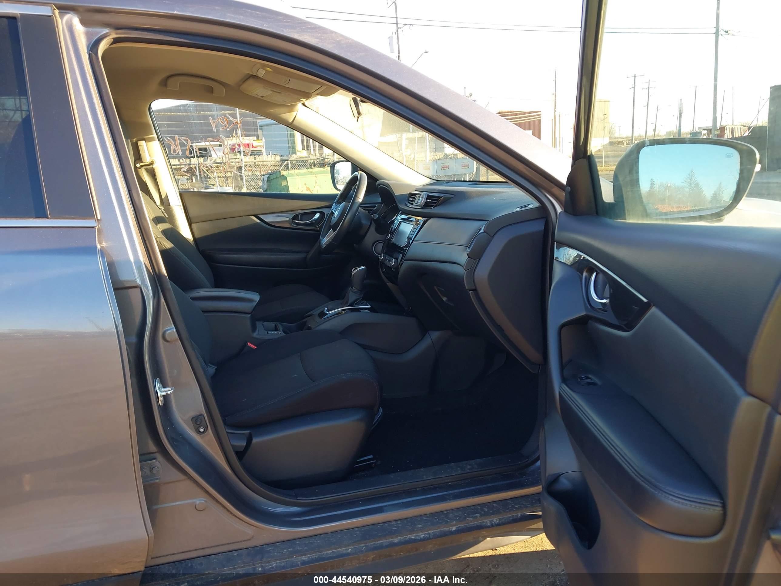 NISSAN ROGUE image 5