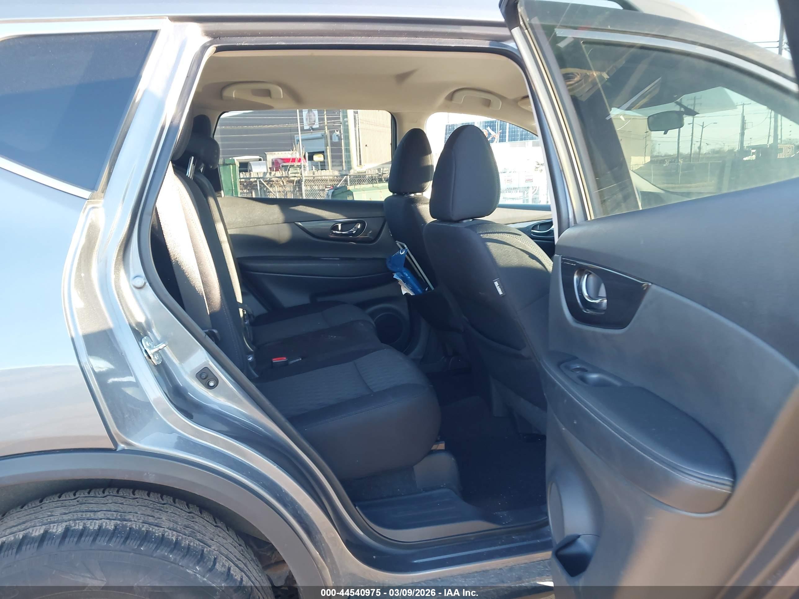 NISSAN ROGUE image 8