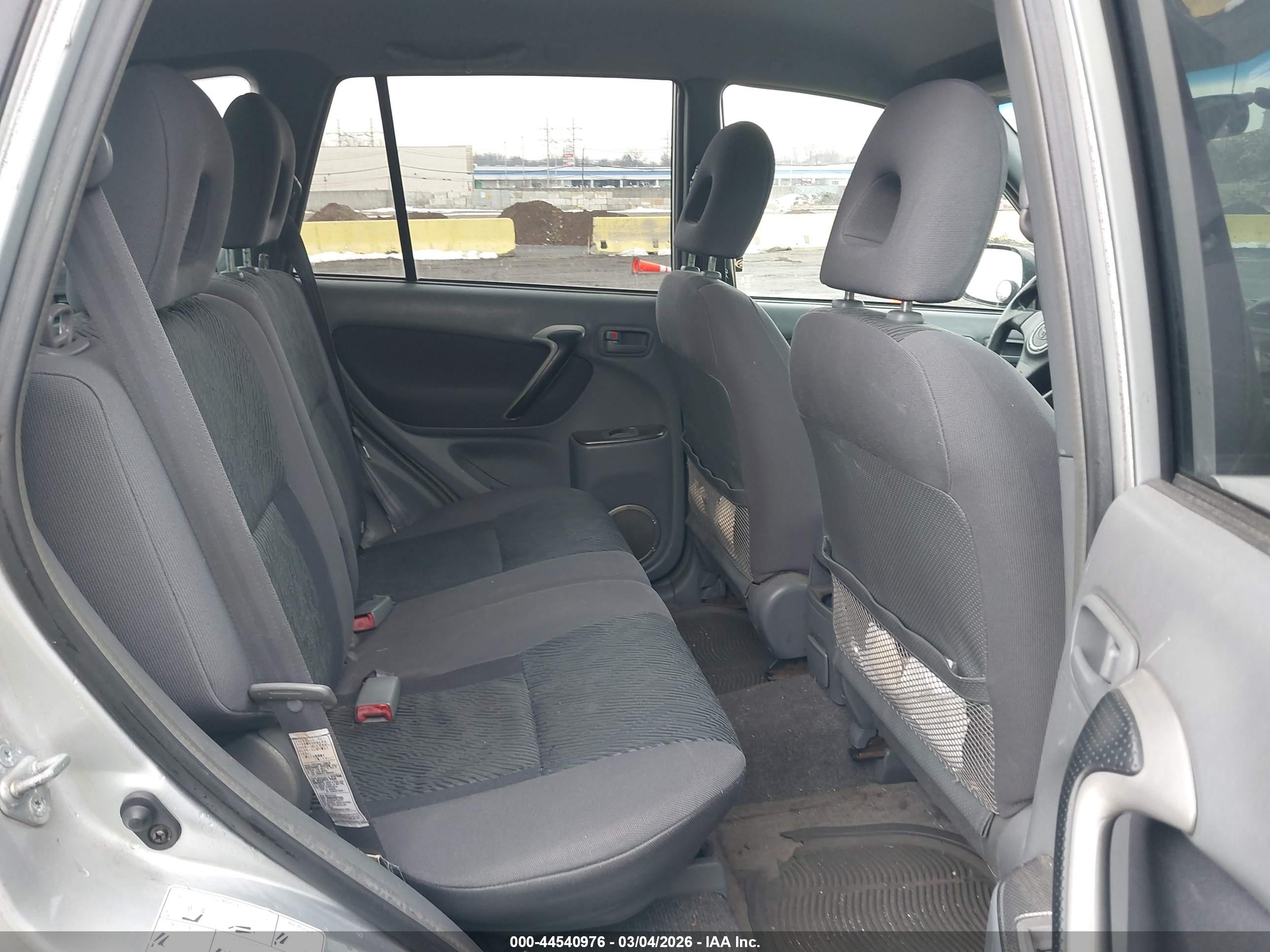 TOYOTA RAV4 image 8