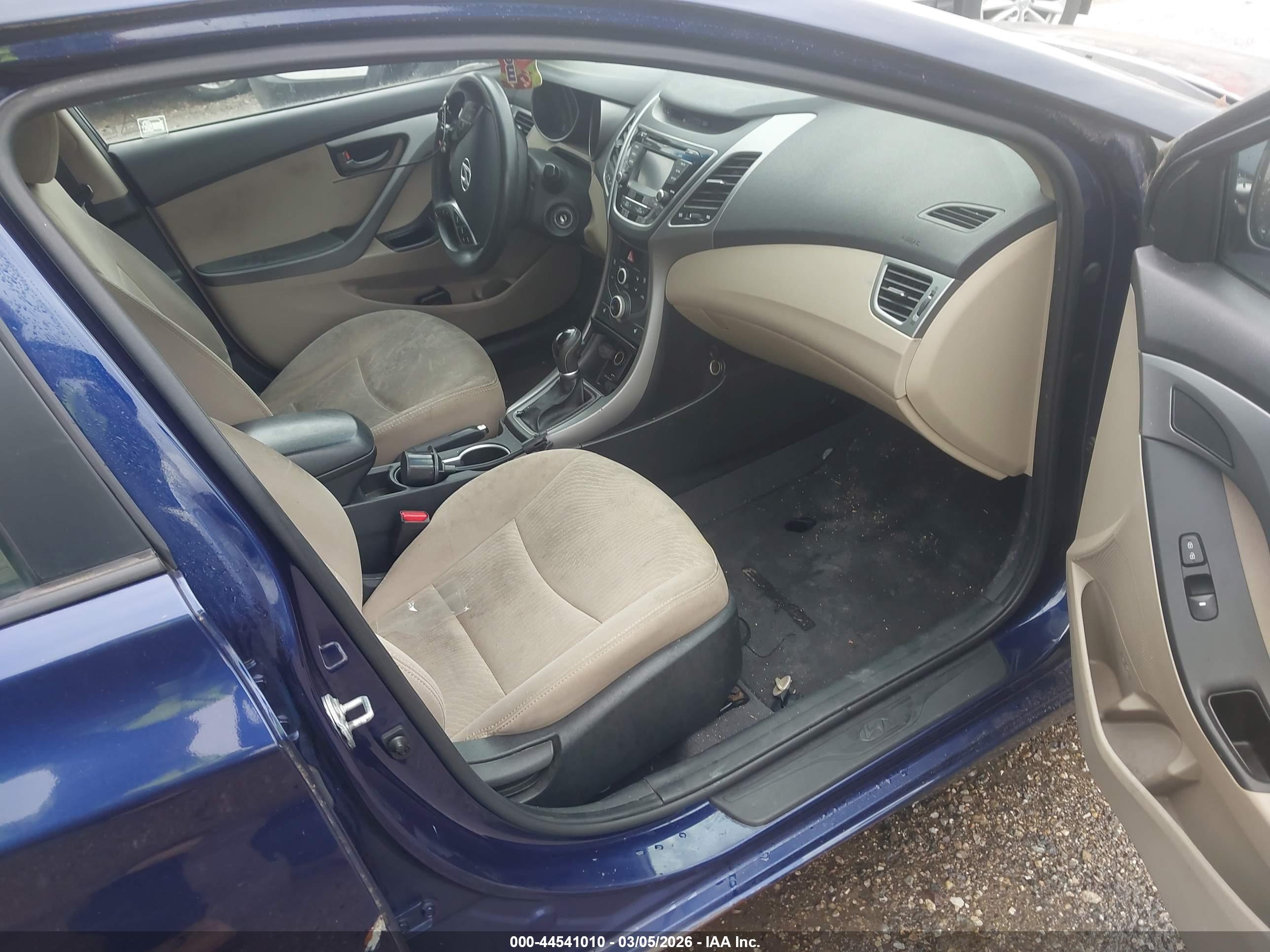 HYUNDAI ELANTRA image 5